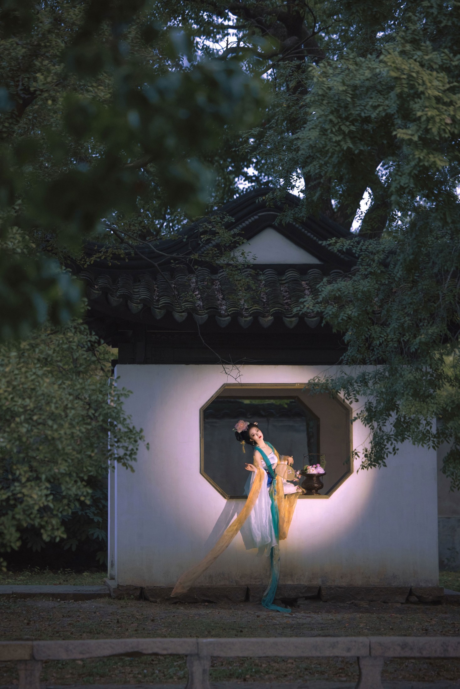 九上天 - 《白伯骅仕女图》[12P] 插图3