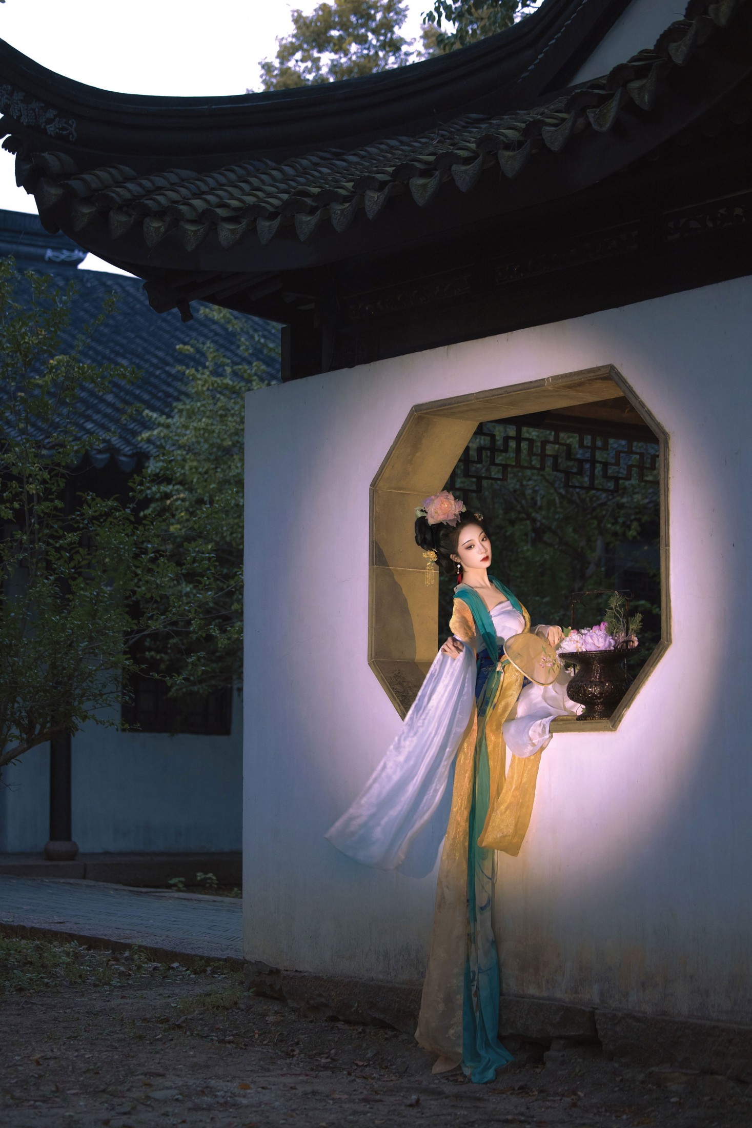 九上天 - 《白伯骅仕女图》[12P] 插图2