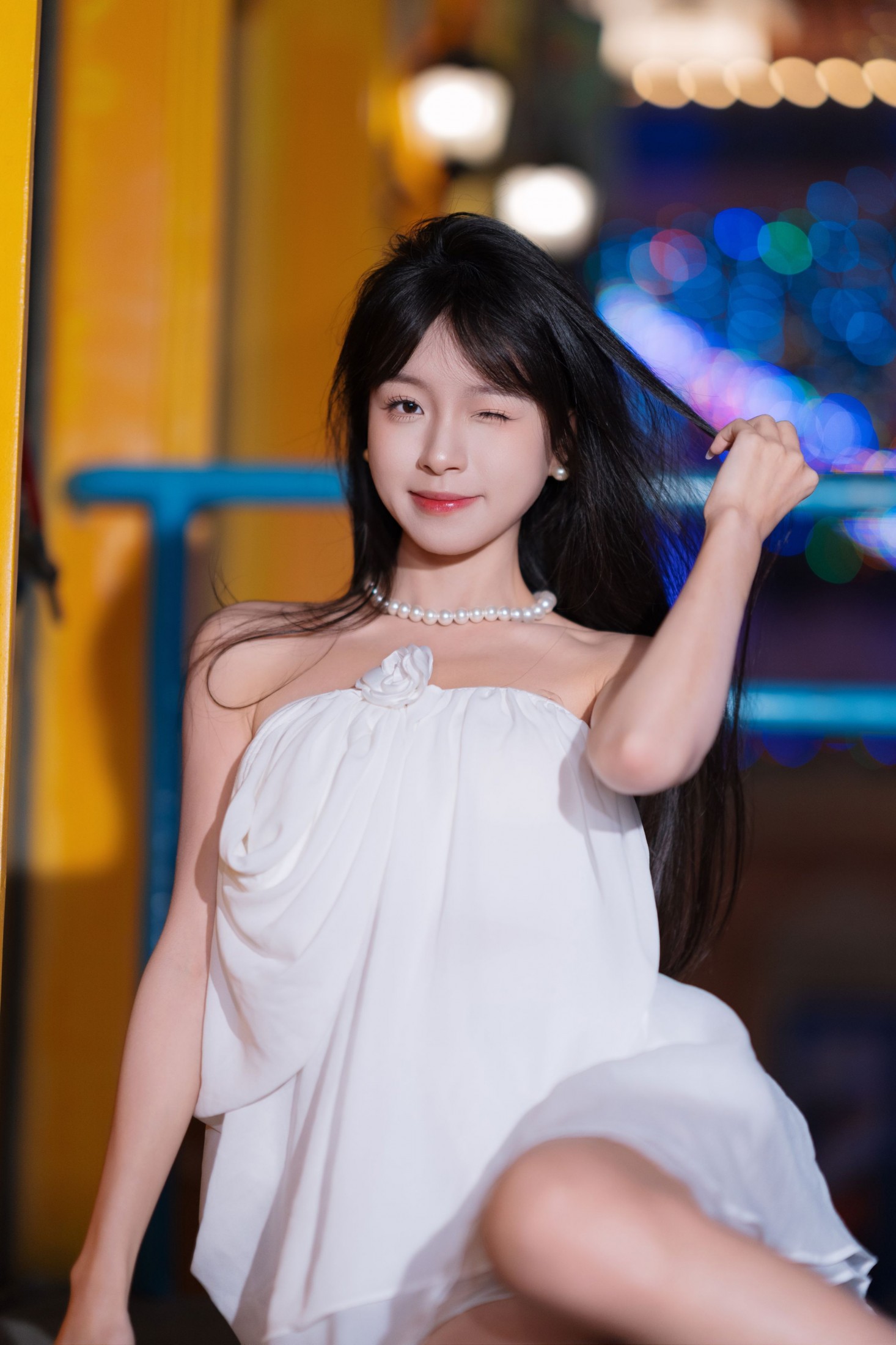 妮一 - 《夜景梅拉尼亚小镇撞色建筑里的温柔浪漫》[66P]-66COS