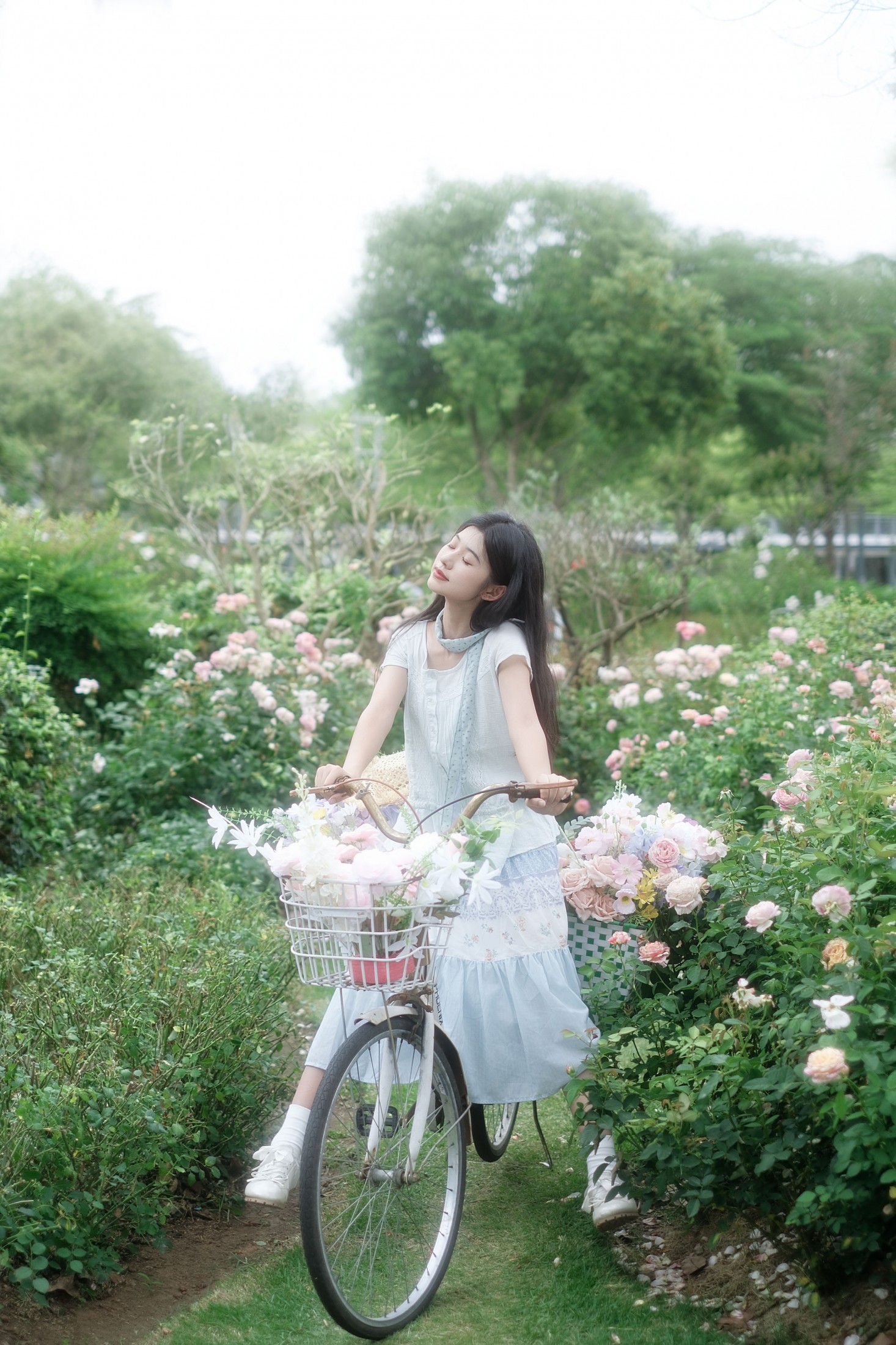 欧阳明慧 - 《花海里的“白月光”，这一眼太绝了！》[22P] 插图4