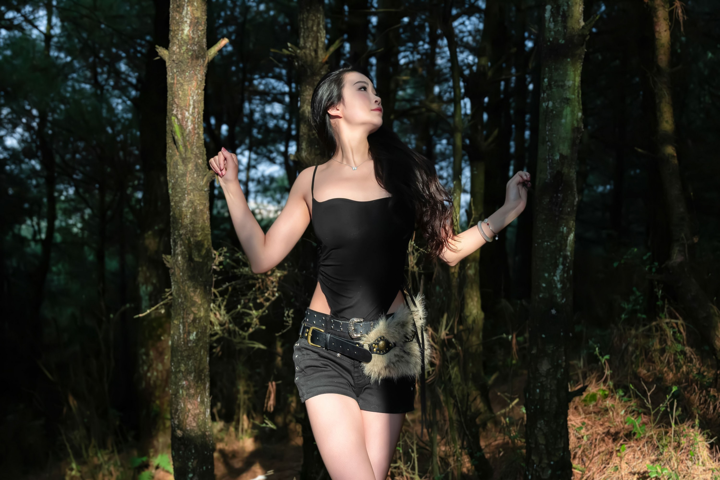 《森林树丛黑色性感美女》[9P]-66COS