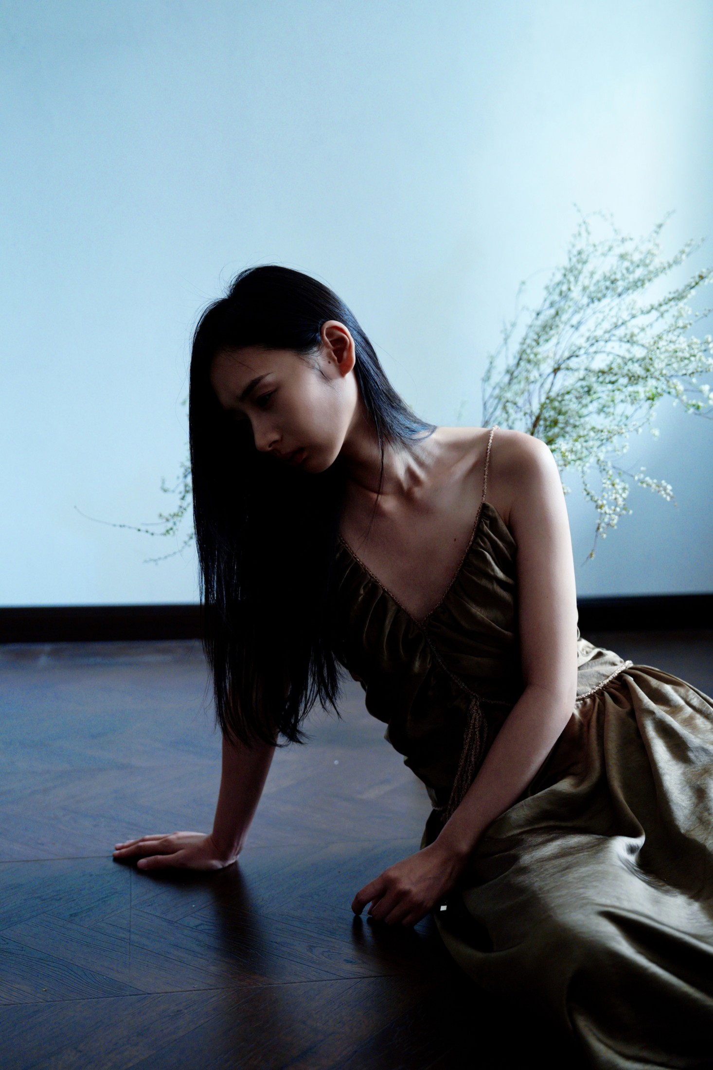 方休。 - 《暗调雪柳情绪大片｜于暗处生长》[9P] 插图4