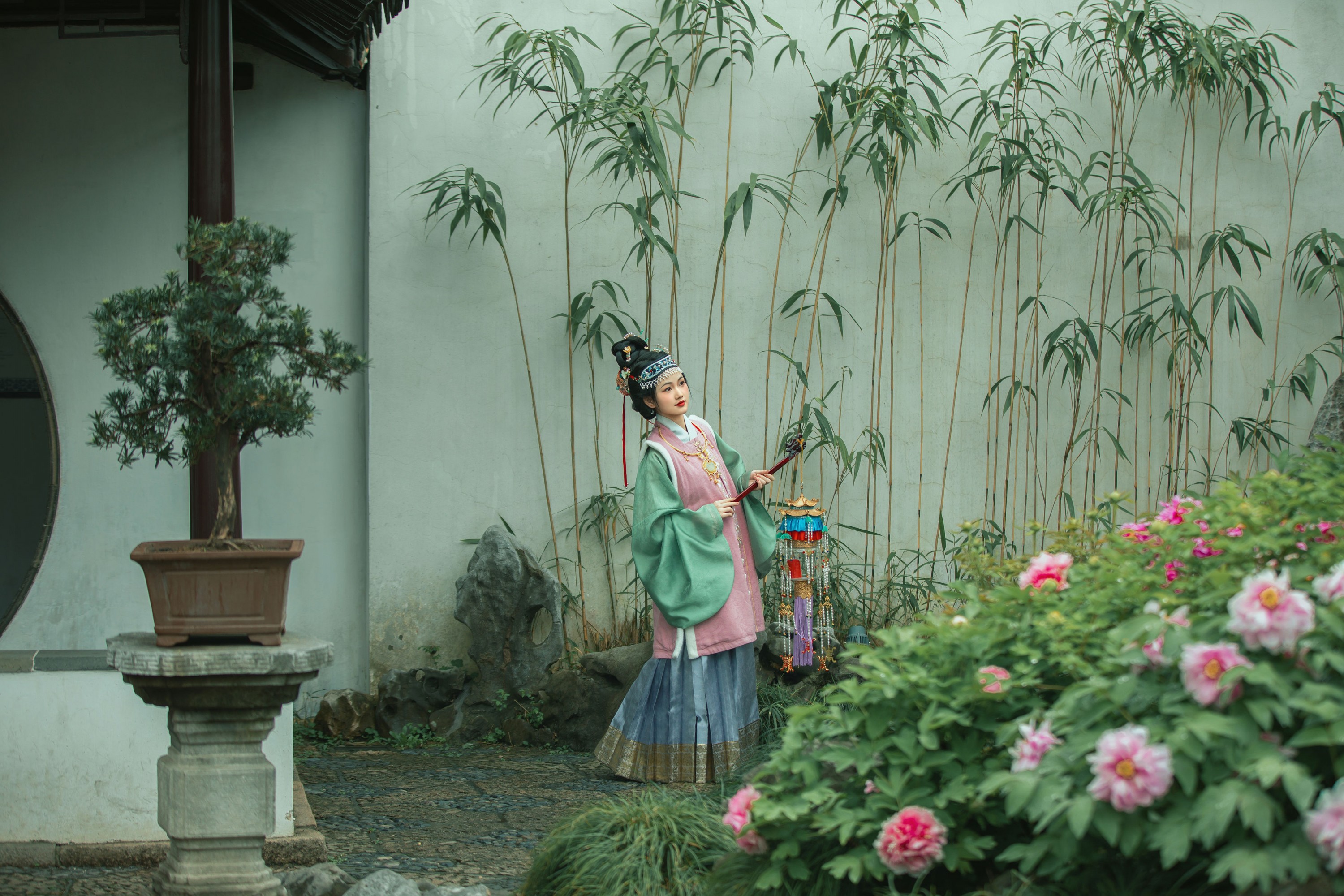 《牡丹从中的明仕女》[20P] 插图2