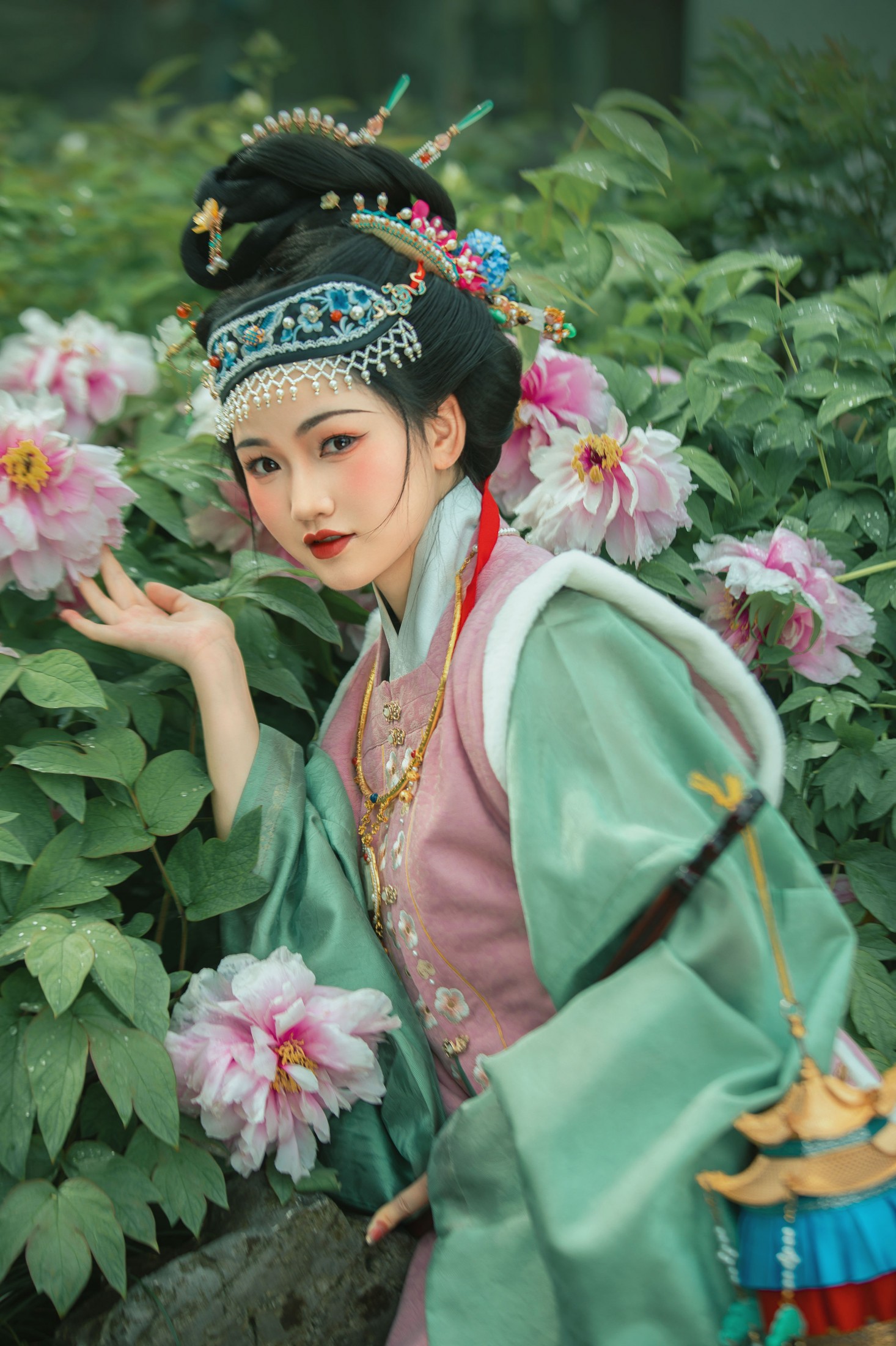 《牡丹从中的明仕女》[20P] 插图5