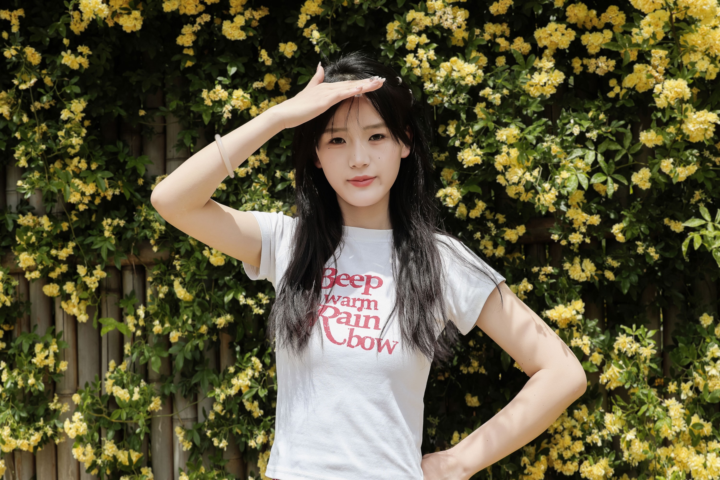 《黄木香白衣红裙子模特户外美女》[17P] 插图5