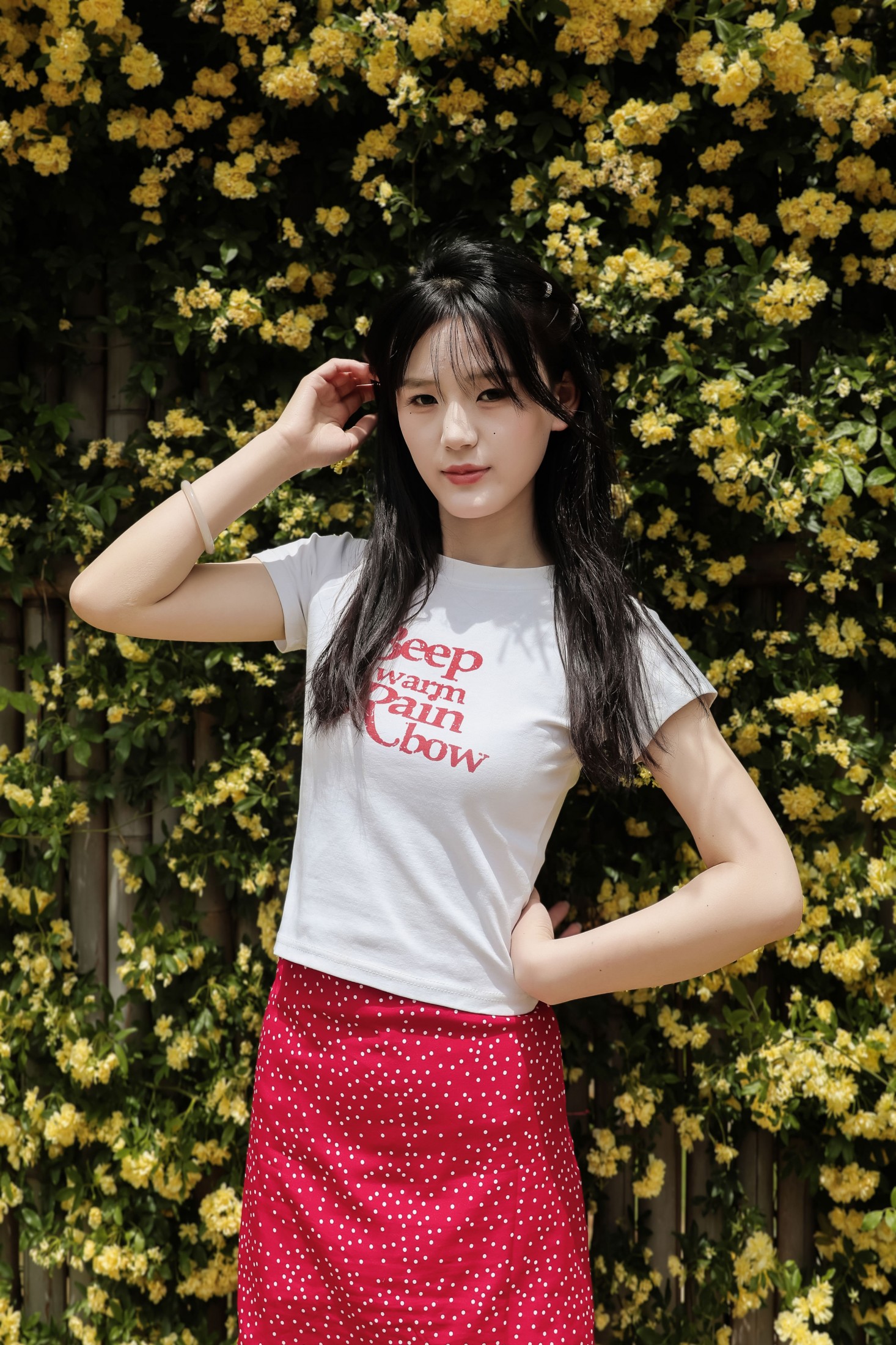 《黄木香白衣红裙子模特户外美女》[17P] 插图4