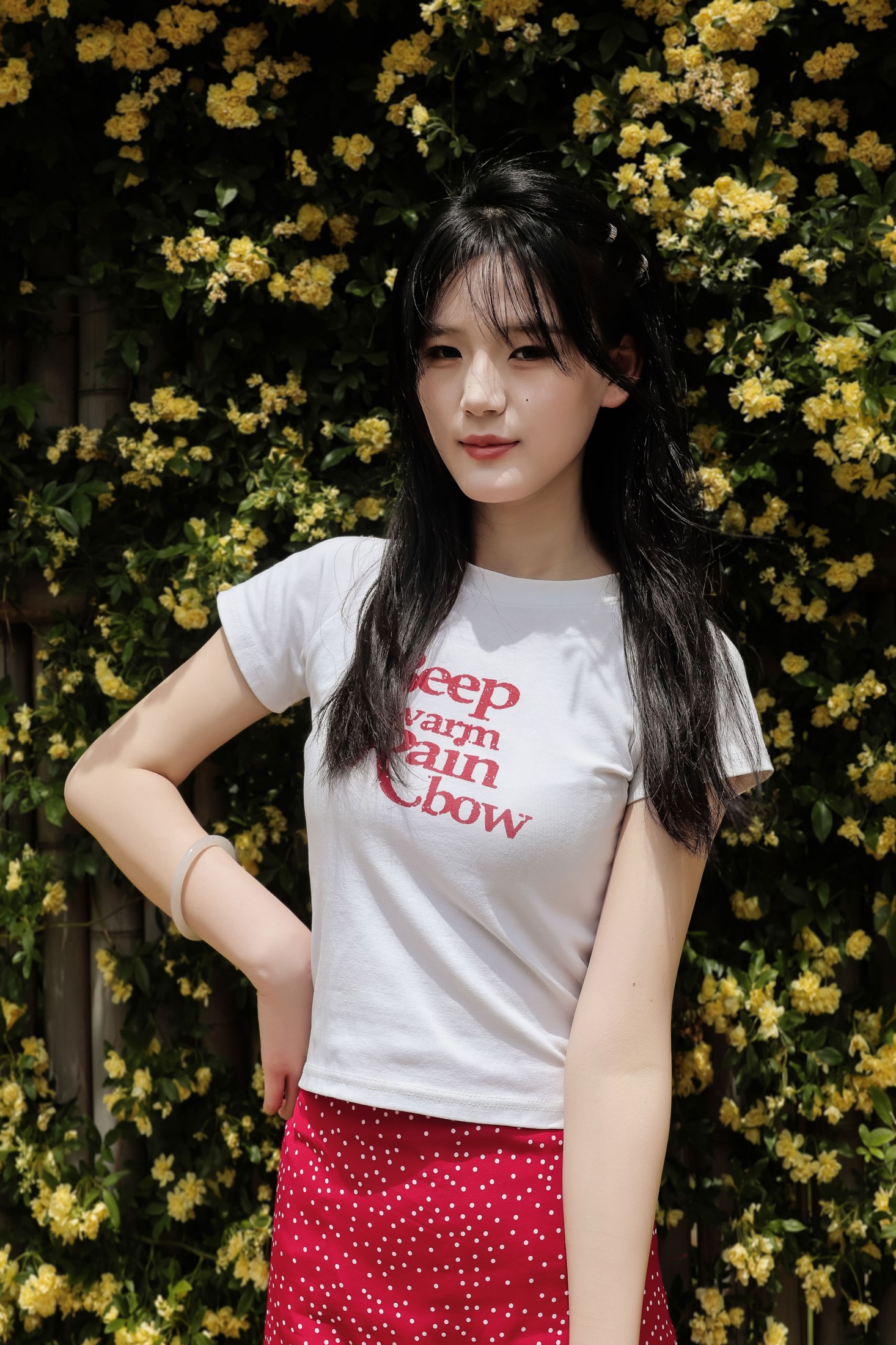 《黄木香白衣红裙子模特户外美女》[17P] 插图3