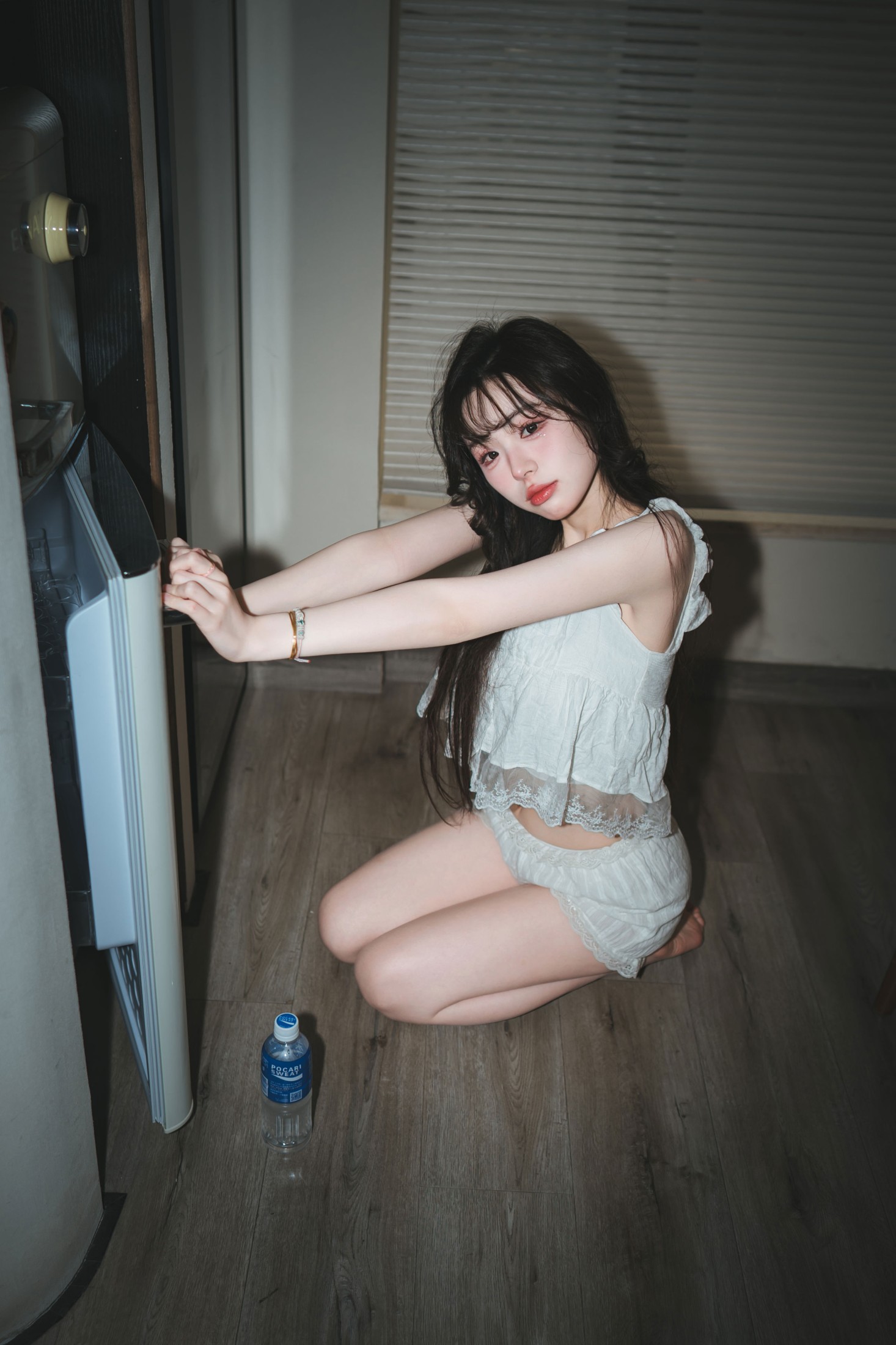 《纯欲背心居家拍照》[37P] 插图2