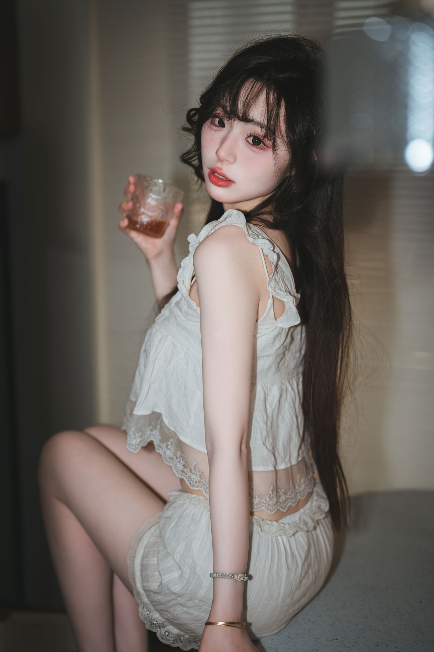 《纯欲背心居家拍照》[37P]-66COS