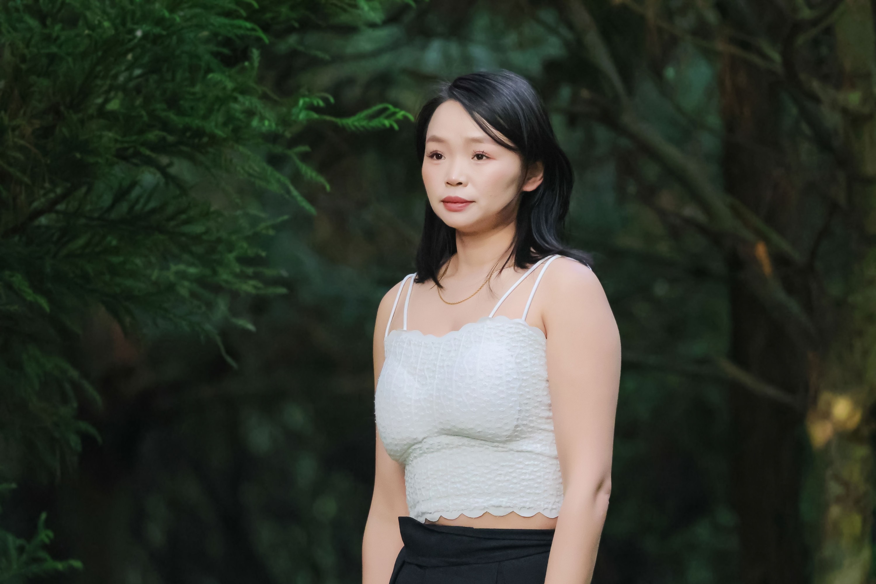 《野外森林夕阳户外白衣黑裤性感美女》[49P] 插图5