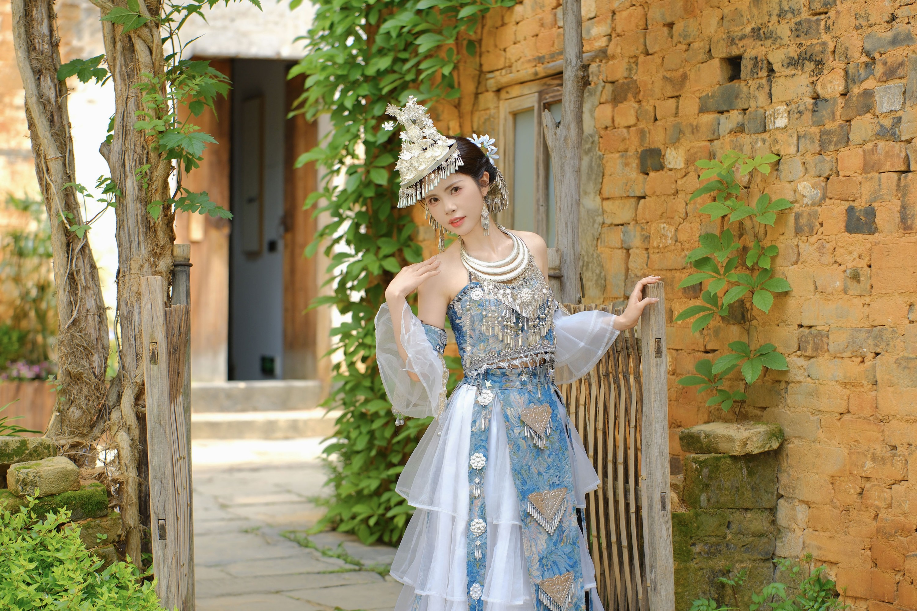 《苗族少女》[12P] 插图2