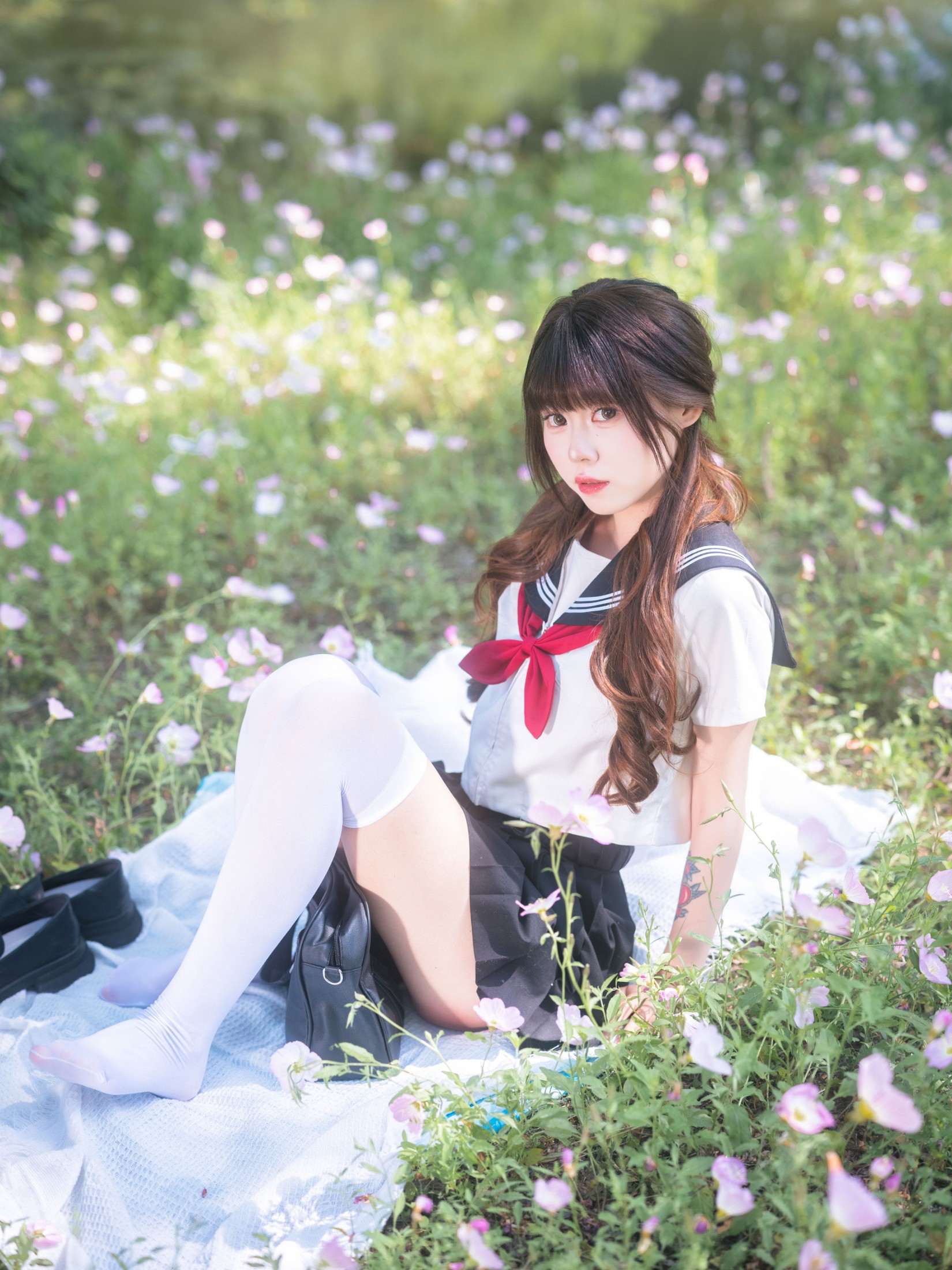 《月见花海JK少女》[50P] 插图3