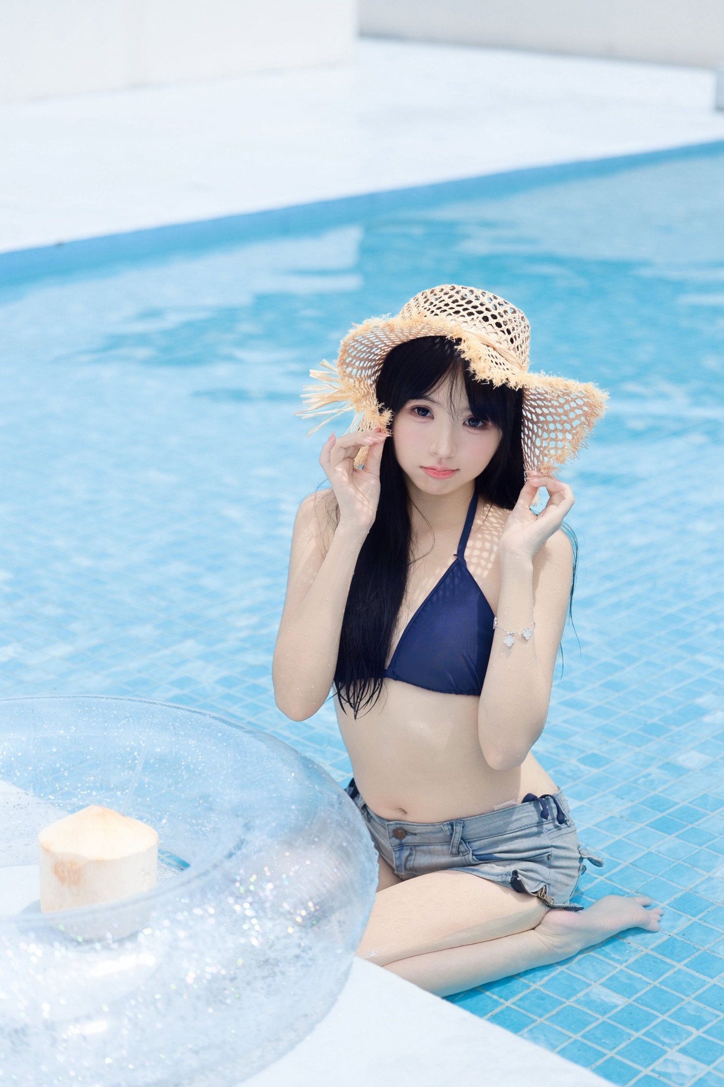 《夏天的快乐，是泳池、椰子和草帽给的》[17P] 插图3