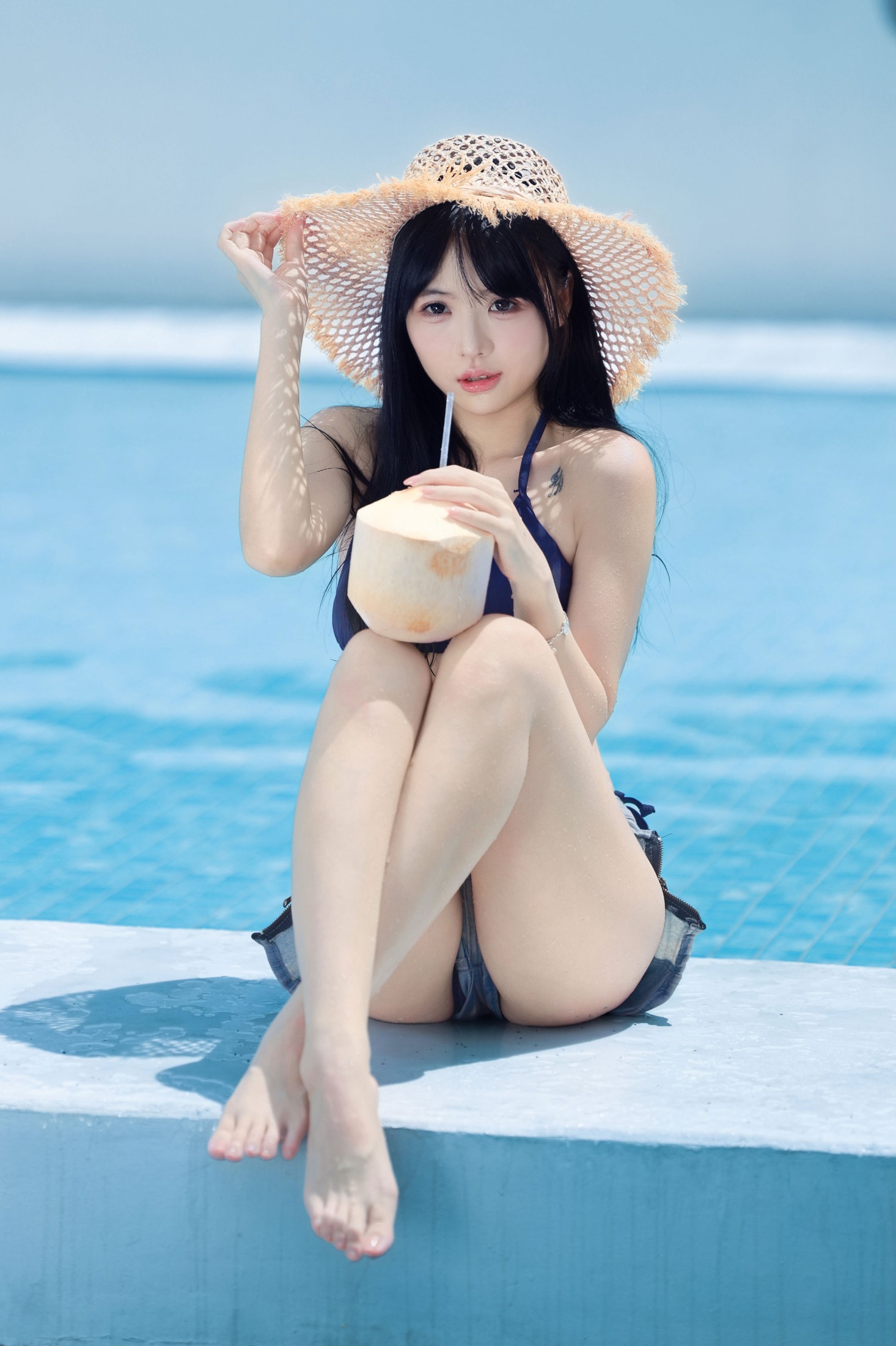 《夏天的快乐，是泳池、椰子和草帽给的》[17P]-66COS