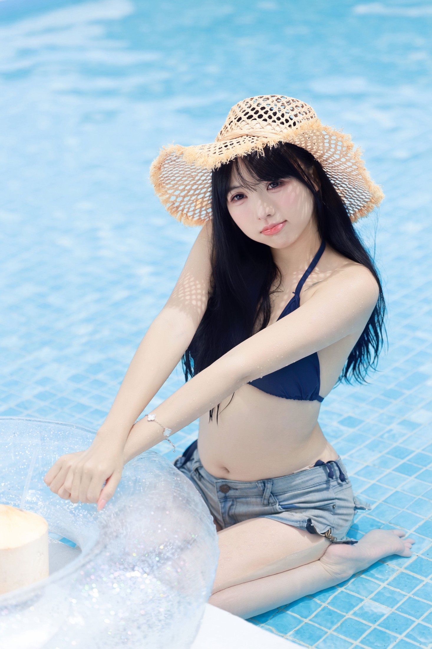 《夏天的快乐，是泳池、椰子和草帽给的》[17P] 插图5