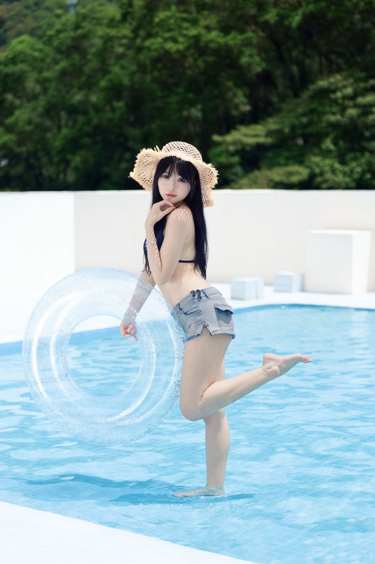 《夏天的快乐，是泳池、椰子和草帽给的》[17P] 插图4