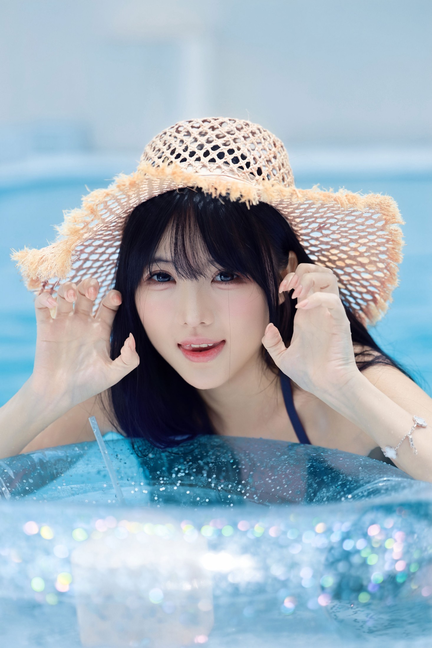 《夏天的快乐，是泳池、椰子和草帽给的》[17P] 插图2