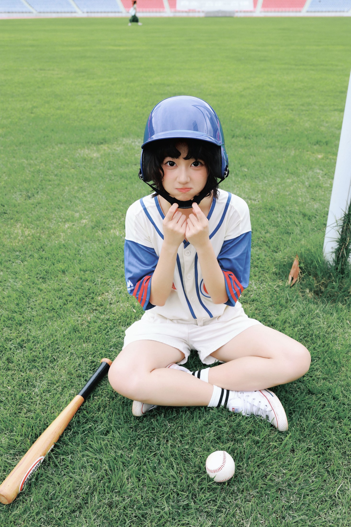 《日系棒球少女️在草坪上奔赴一场夏日元气》[11P] 插图2