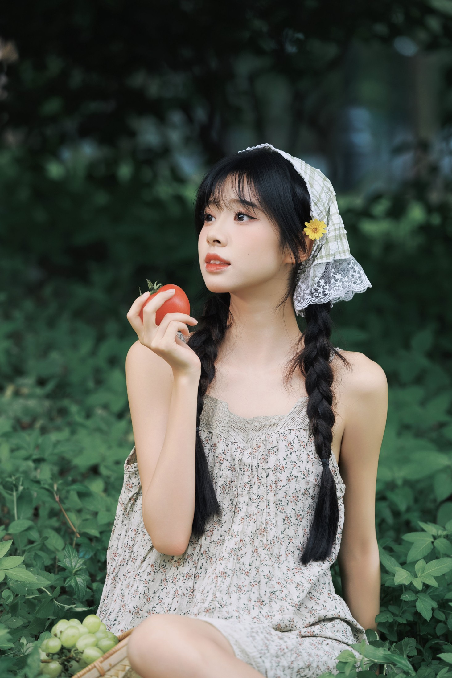 《绿野森林｜少女田园系碎花裙写真》[12P] 插图3
