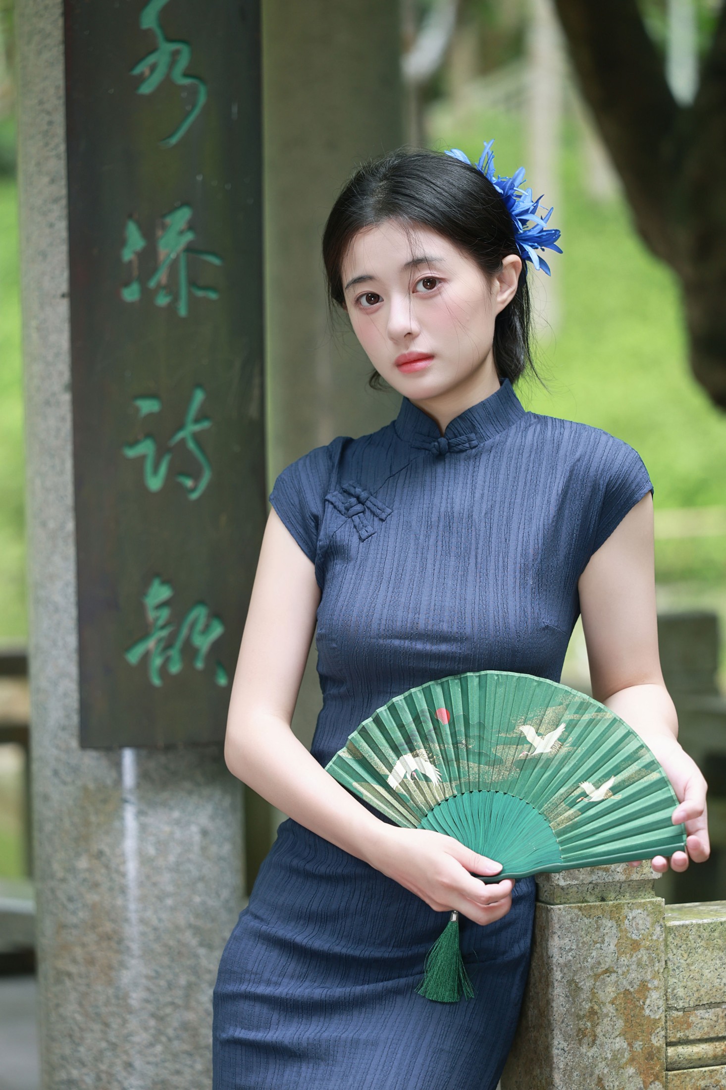 《藏青旗袍，赴一场园林的温柔之约》[15P] 插图4
