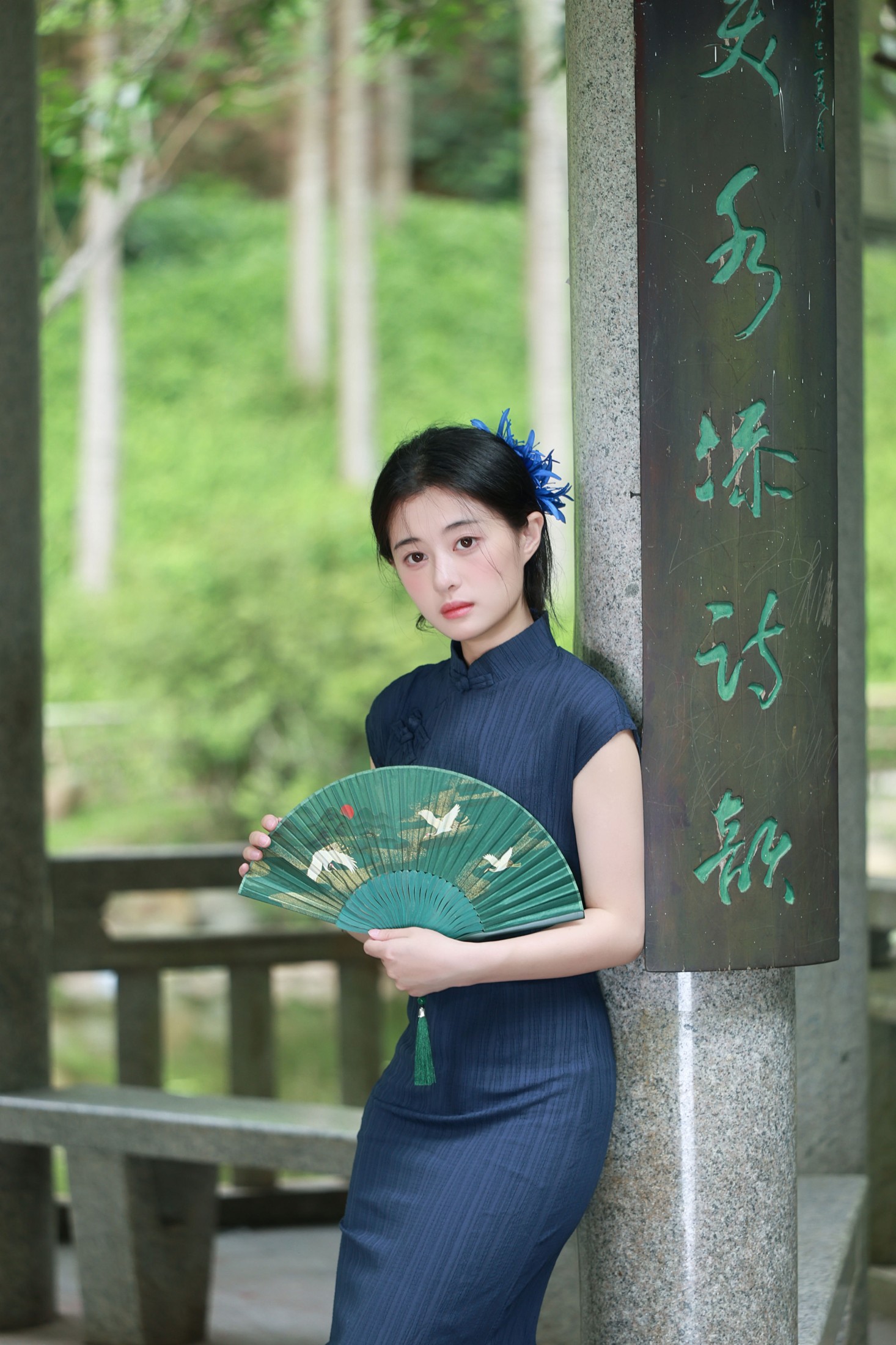 《藏青旗袍，赴一场园林的温柔之约》[15P] 插图3