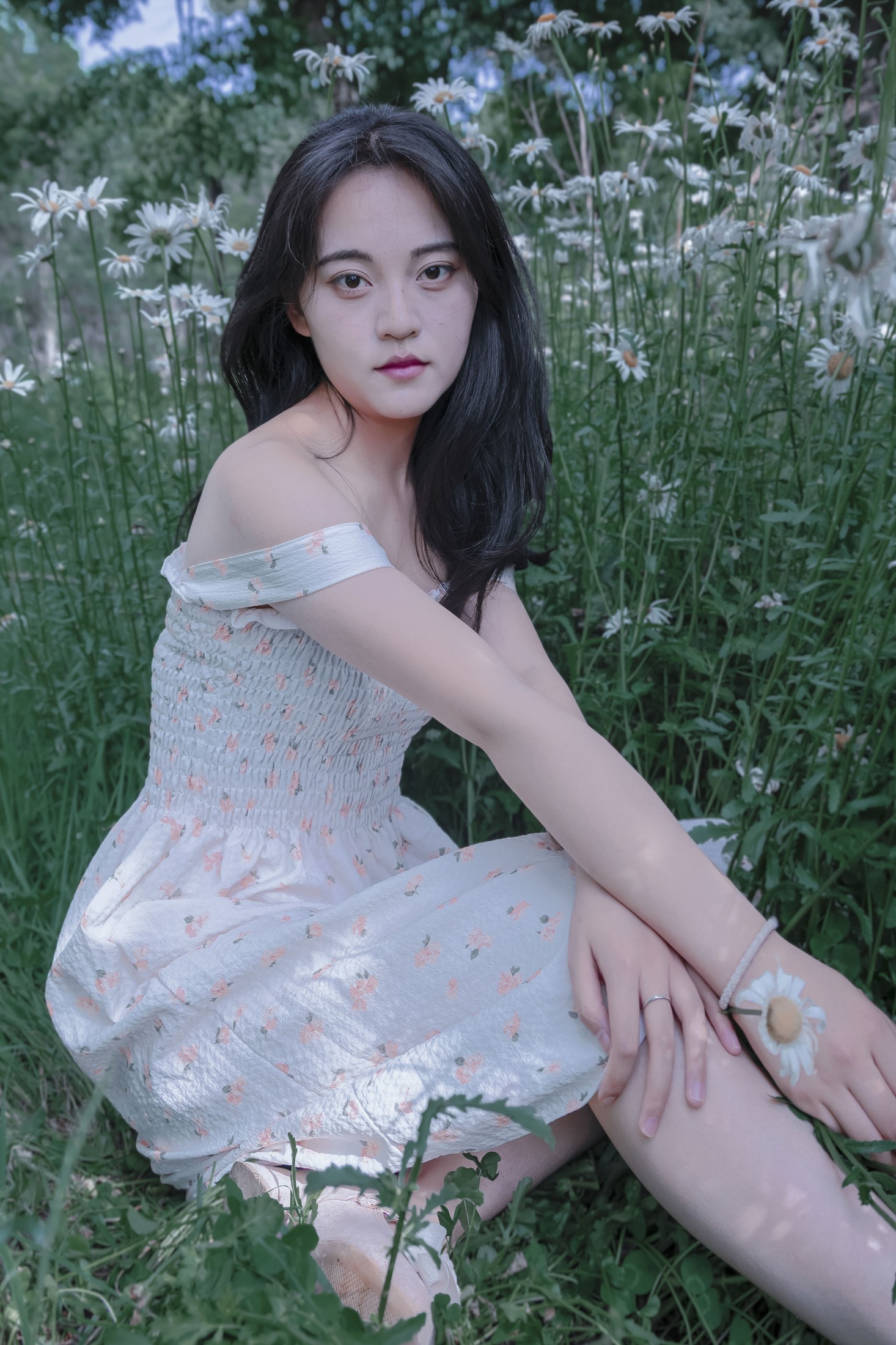 《草地白菊花白衣性感女子美女写真》[29P] 插图5