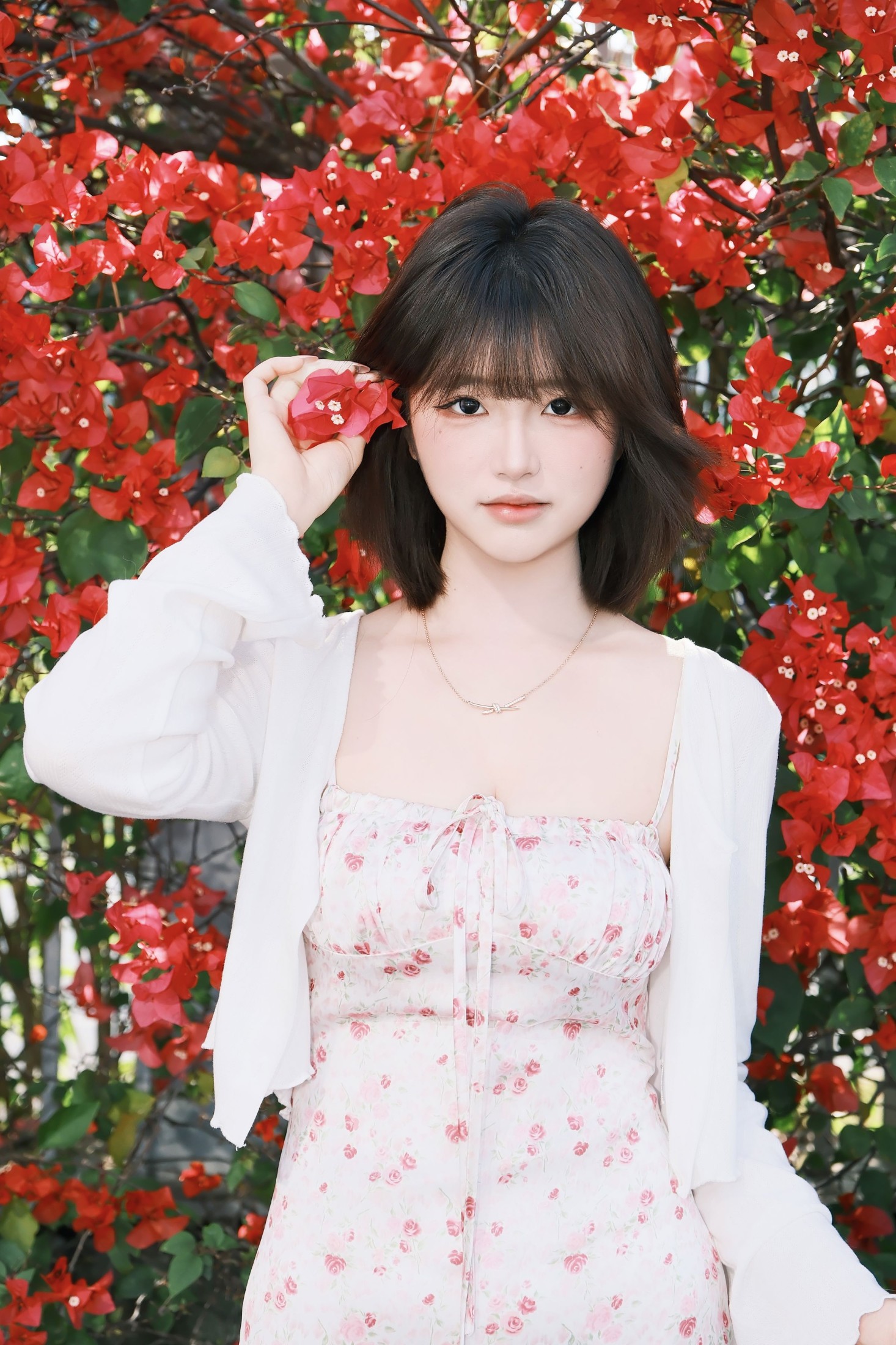 《她像是含苞待放的花骨朵》[12P] 插图2