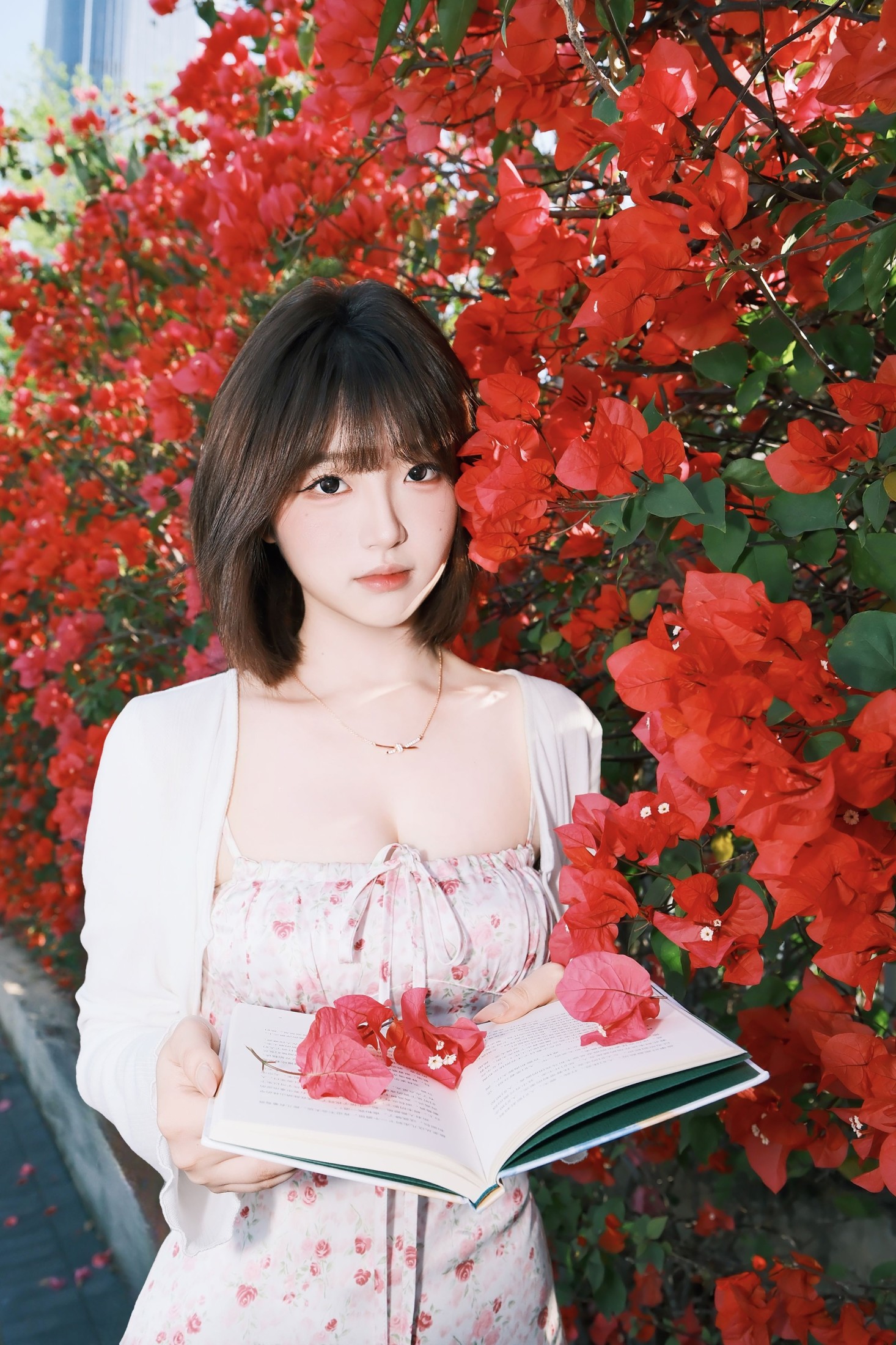 《她像是含苞待放的花骨朵》[12P] 插图3