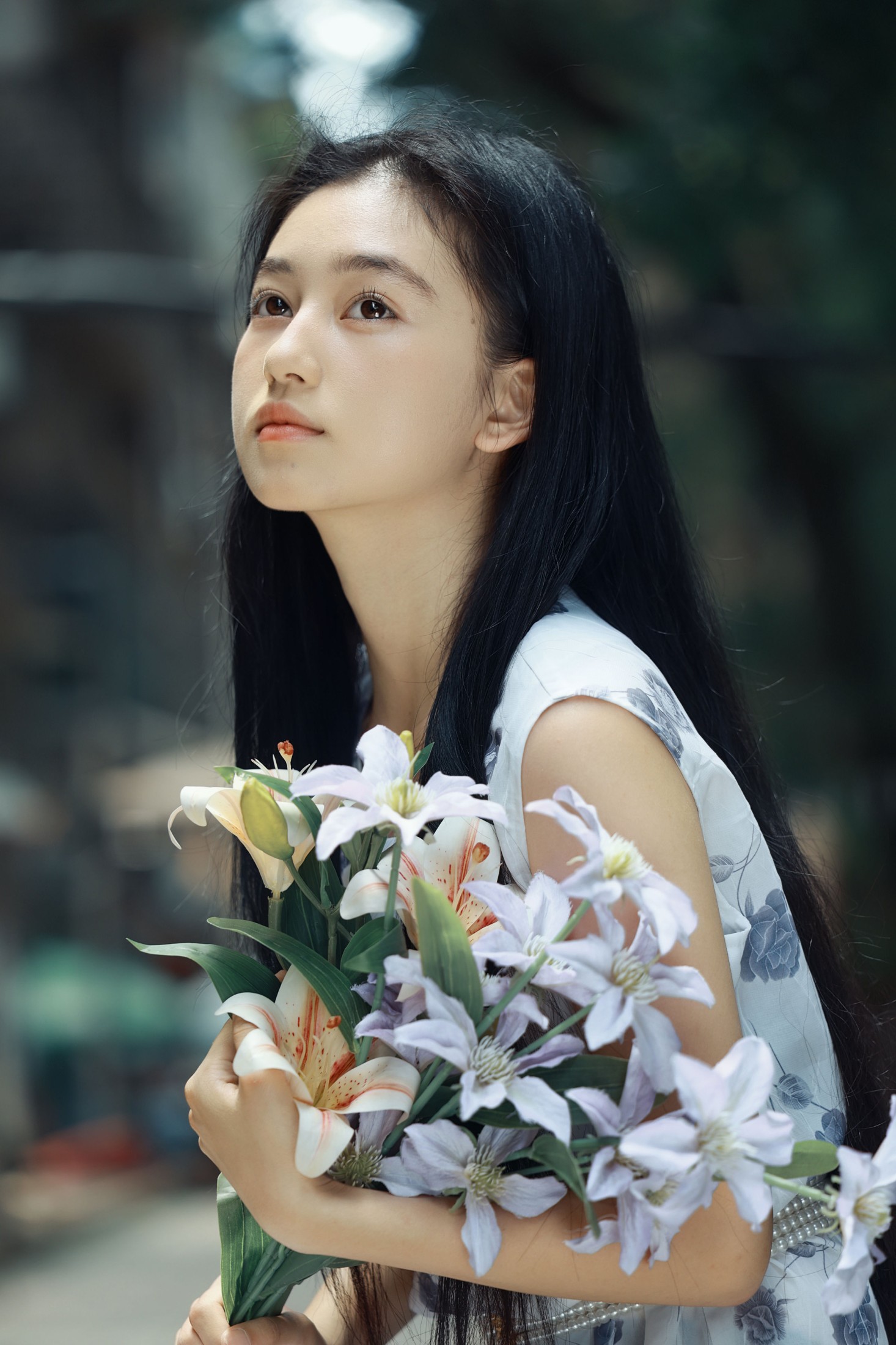 《风穿过老巷子，她与花都在等夏天》[23P]-66COS