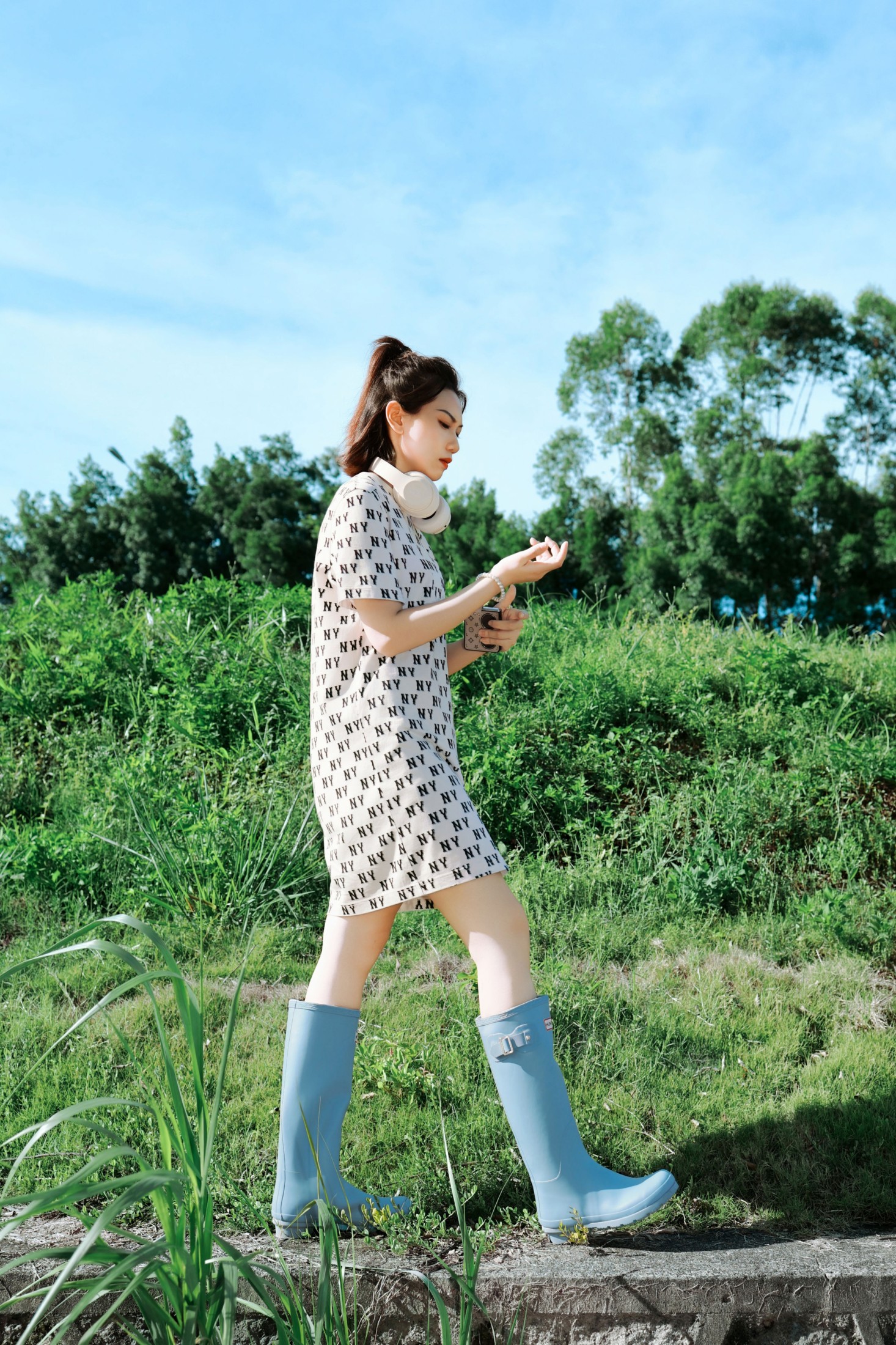 《偷一片夏日蓝天，把浪漫穿在身上》[9P] 插图5