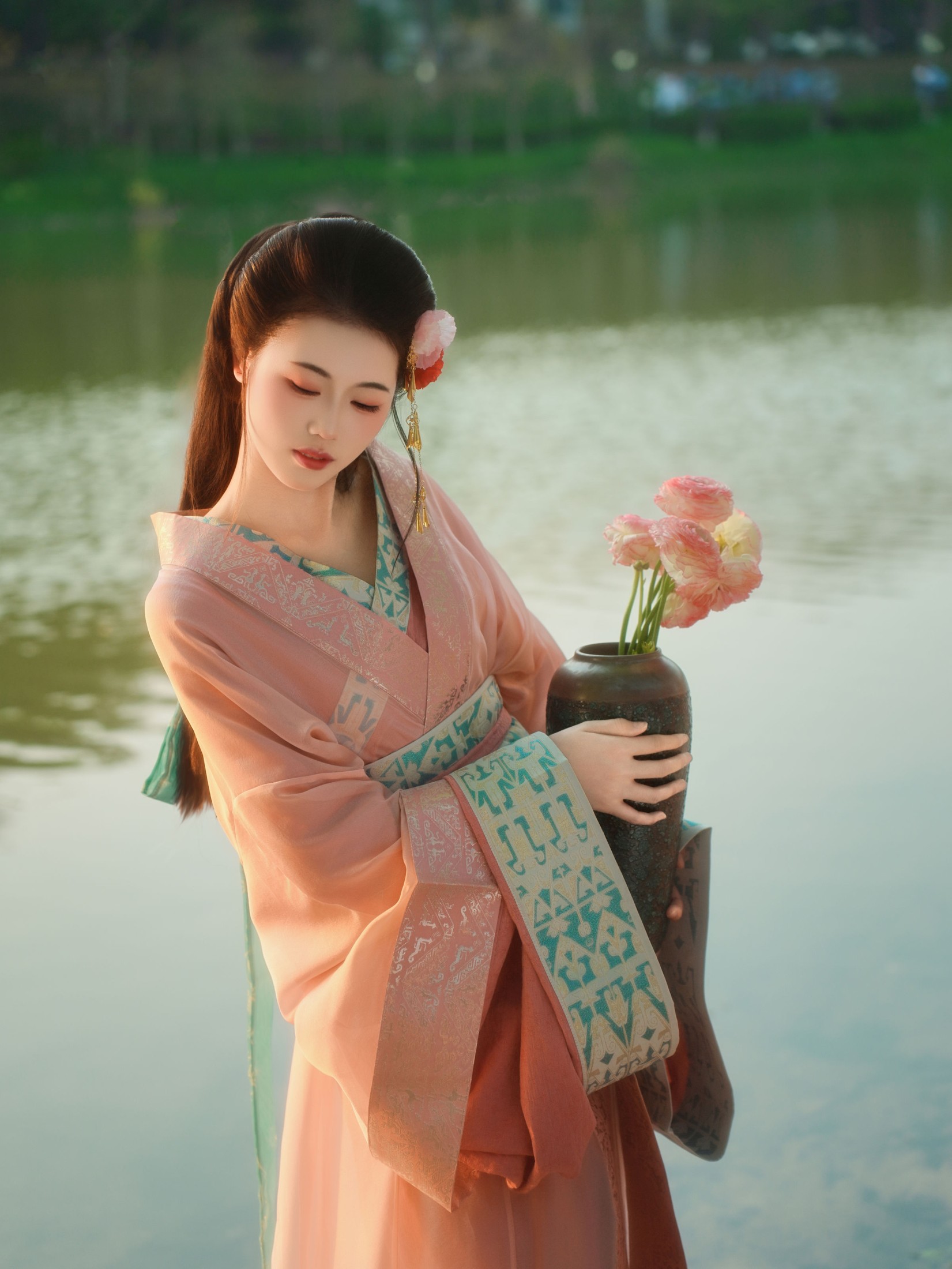 《夕阳下抱罐倒水》[11P] 插图4