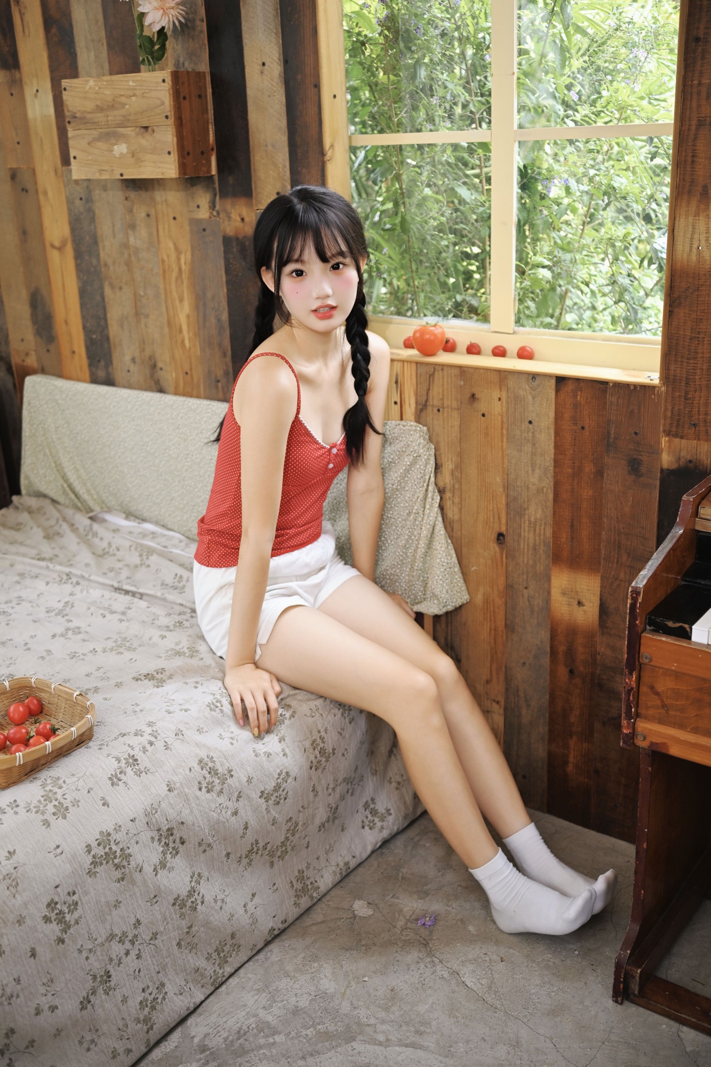 《旧木屋的午后，少女与番茄的时光》[14P]-66COS