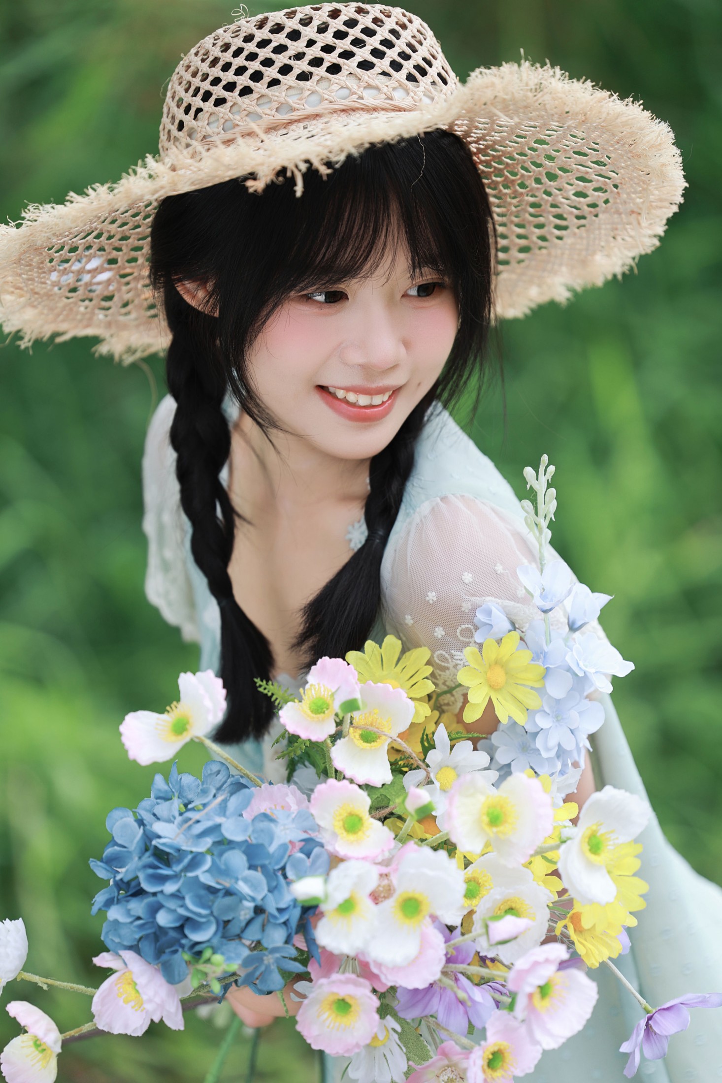 《闯入夏日草地，做个无忧无虑的少女》[9P] 插图2