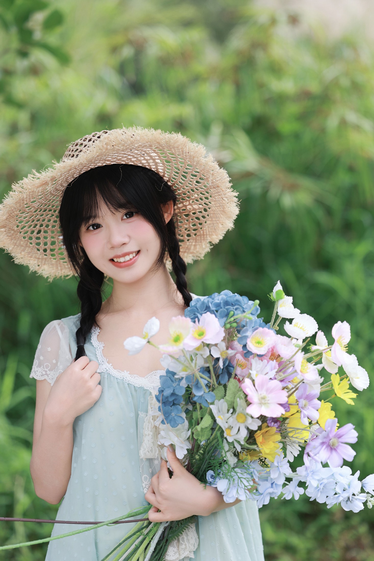 《闯入夏日草地，做个无忧无虑的少女》[9P] 插图3