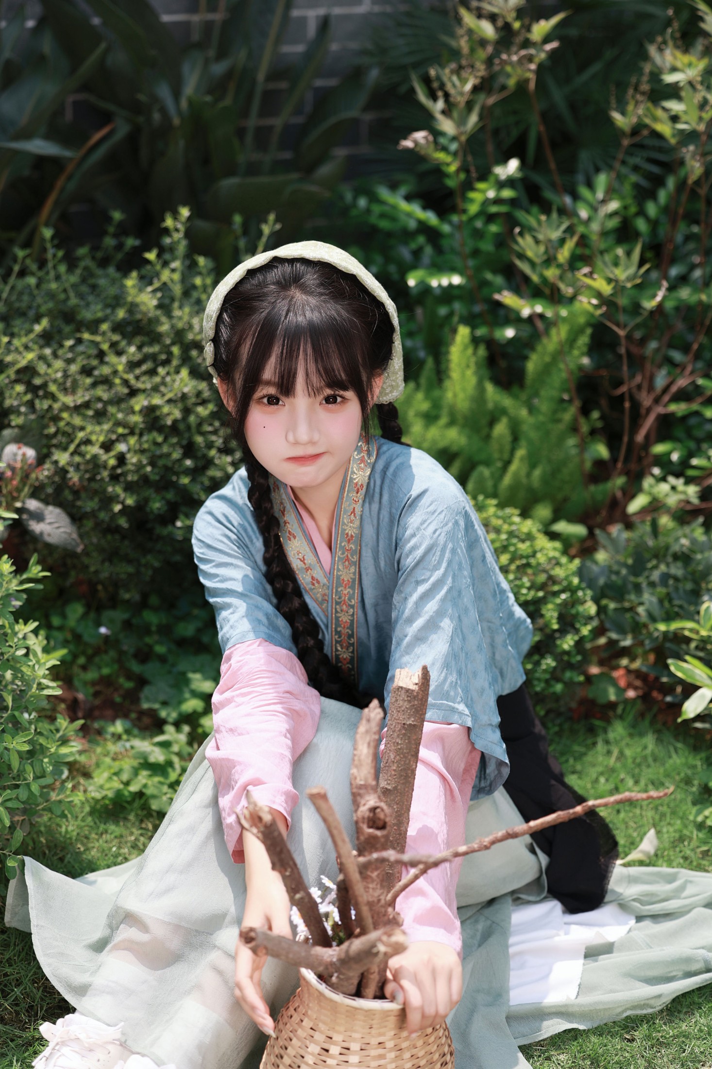 《古庭院的午后，小村少女的时光》[14P] 插图4