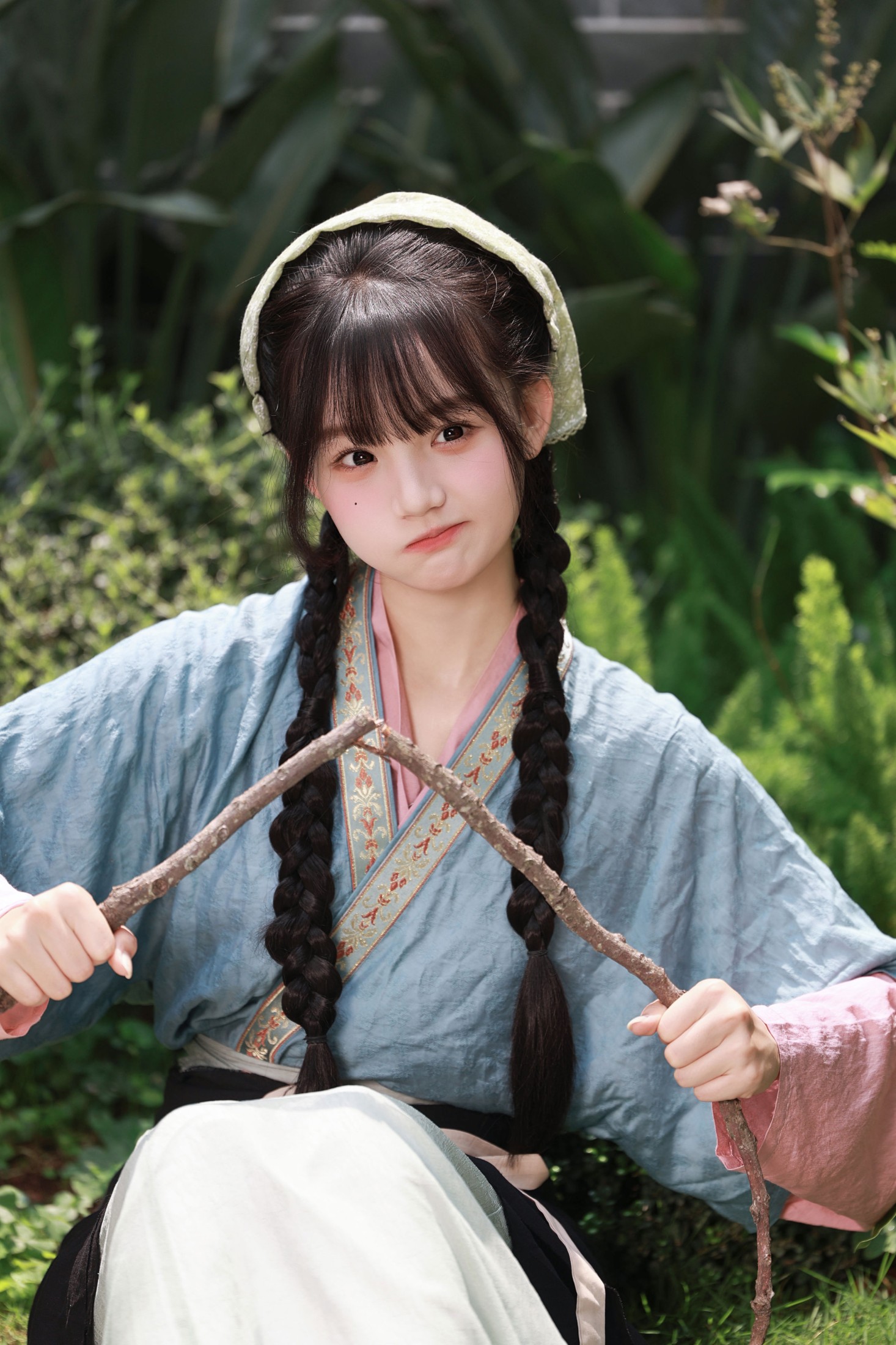 《古庭院的午后，小村少女的时光》[14P] 插图3