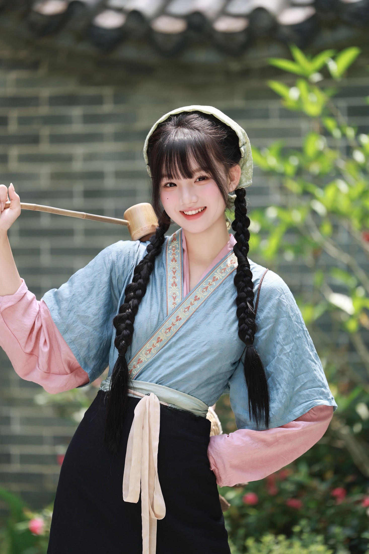 《古庭院的午后，小村少女的时光》[14P]-66COS