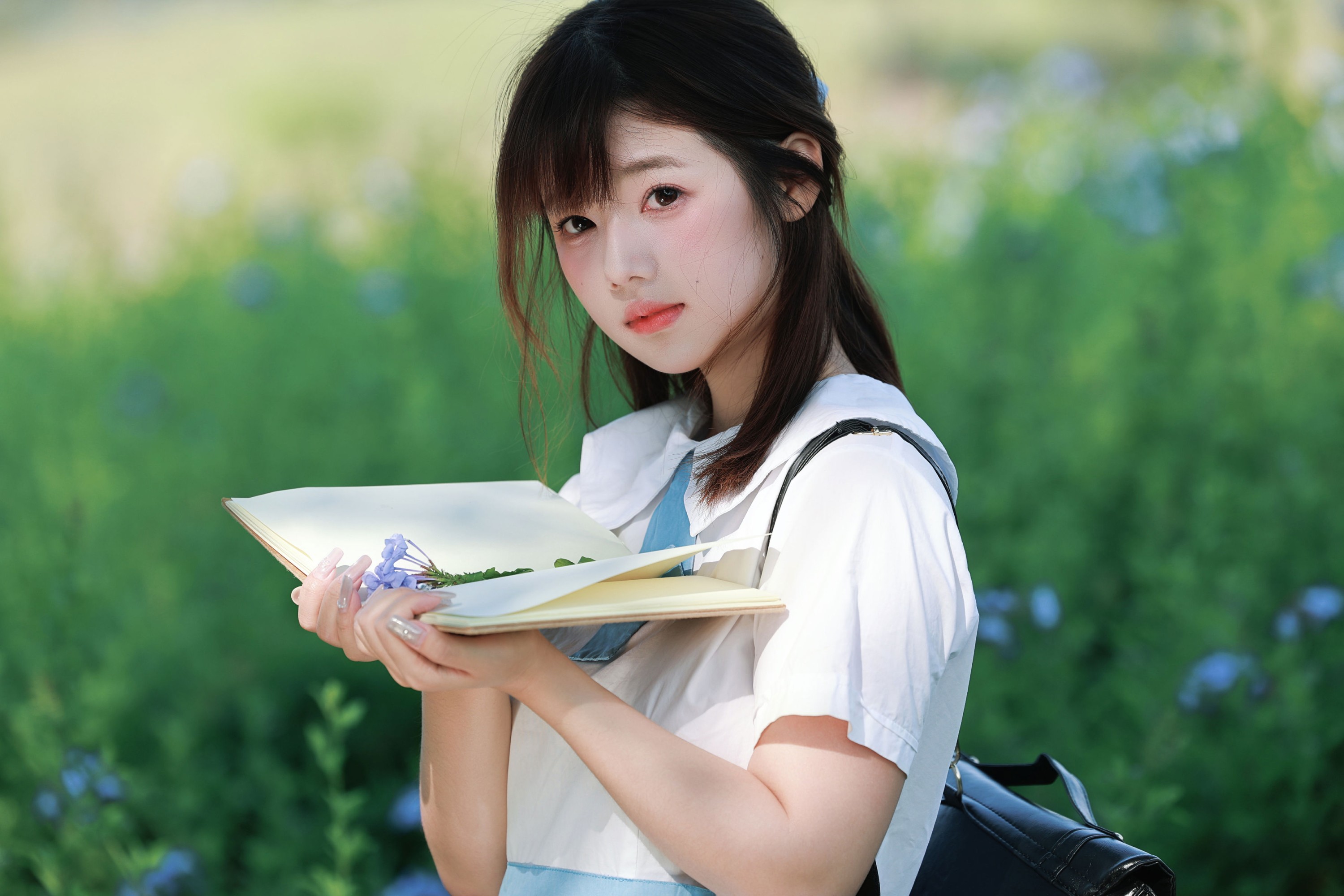 《蓝雪花里的 JK 少女，藏着夏天的心事》[19P] 插图3
