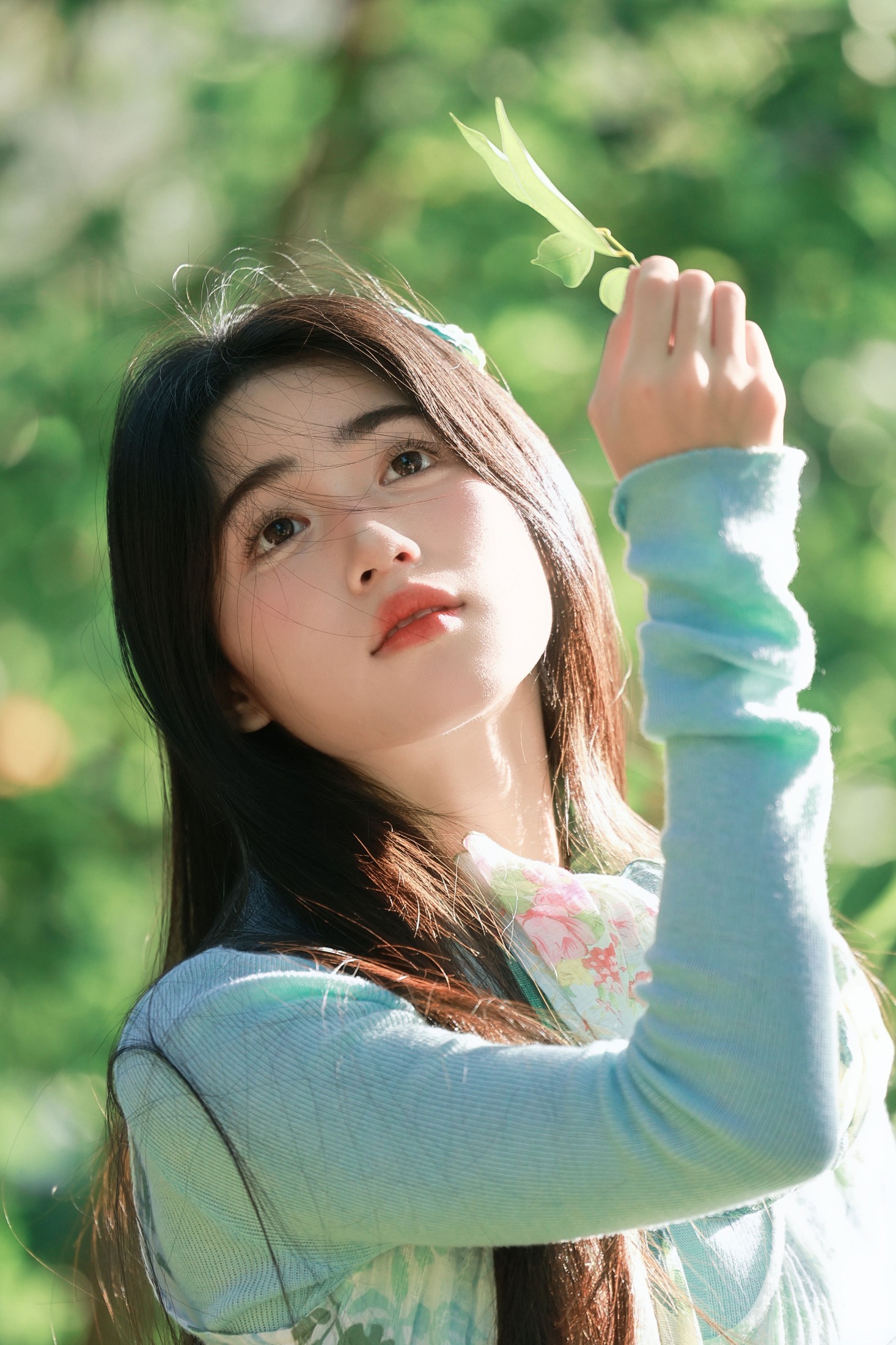 《春风穿过发梢，也穿过这片绿意与花香》[12P] 插图5