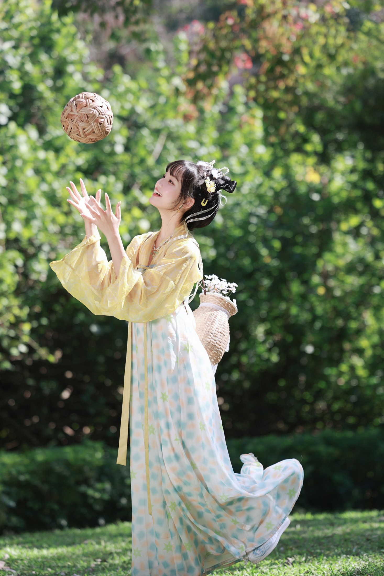 《蹴鞠与竹篮，藏着汉服少女的夏日心事》[12P] 插图3