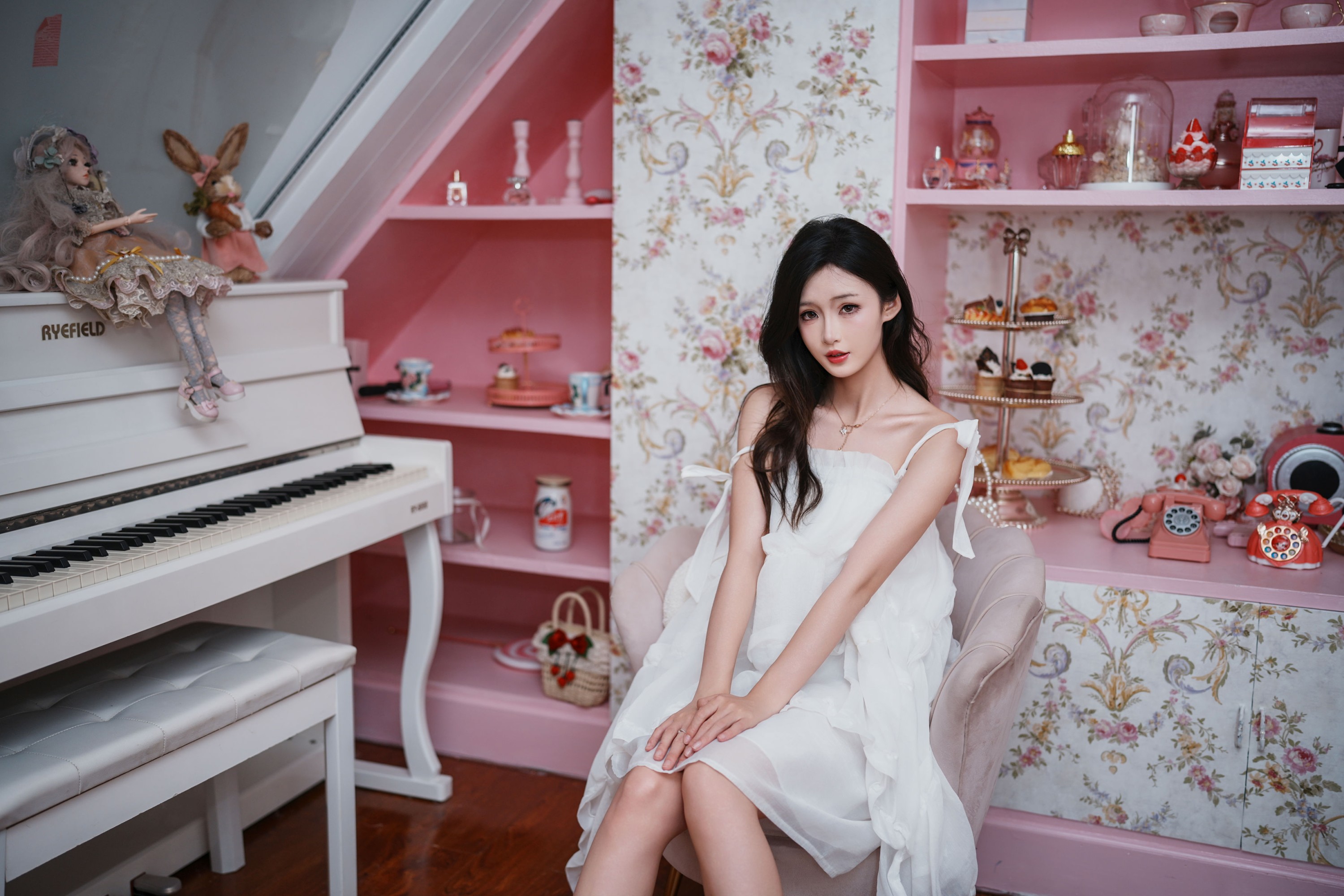 《钢琴房的白裙小姐姐》[23P] 插图2