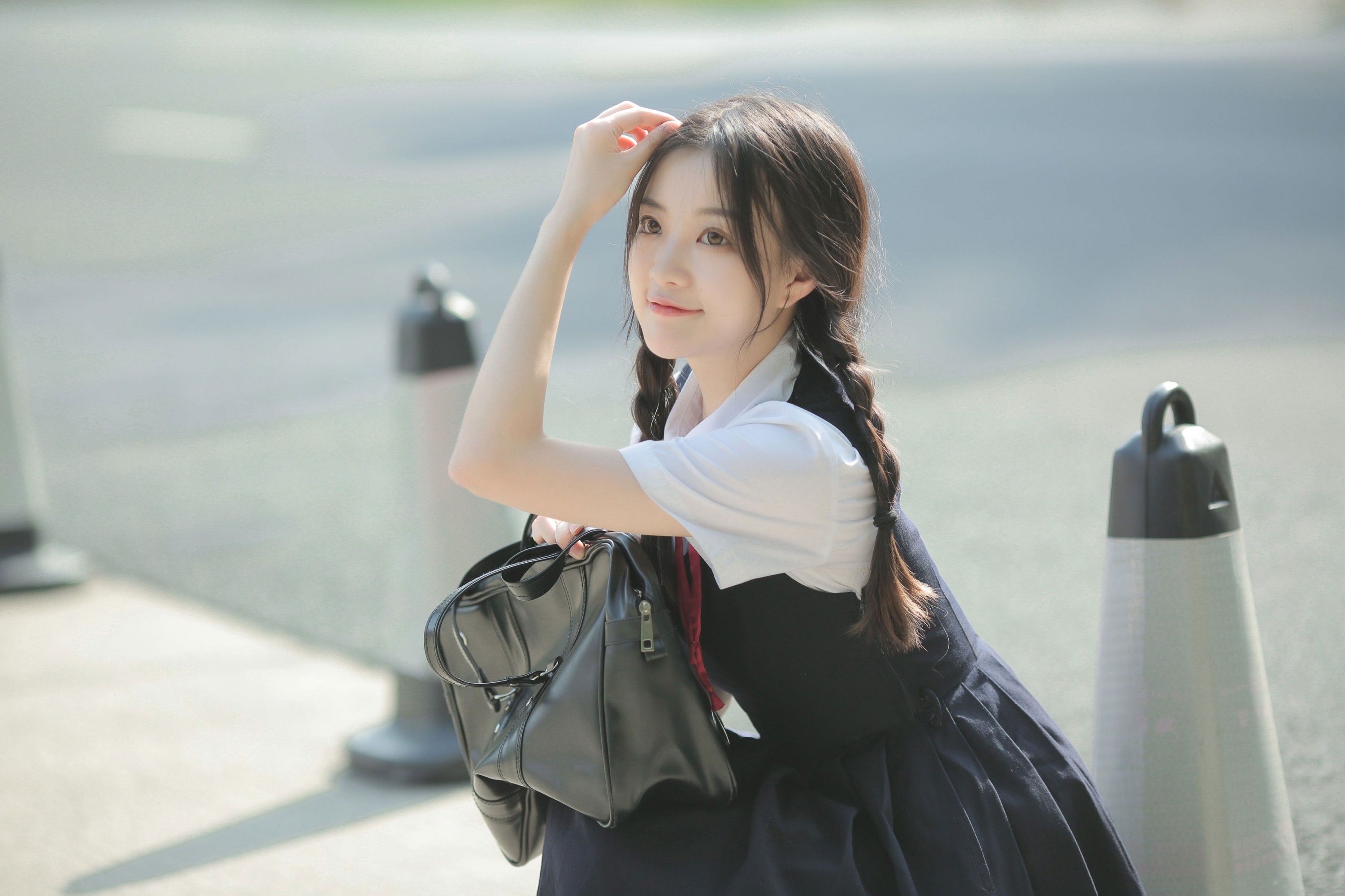 《你一会儿看我，一会儿看云，我觉得你看我时很远，你看云时很近》[15P] 插图5