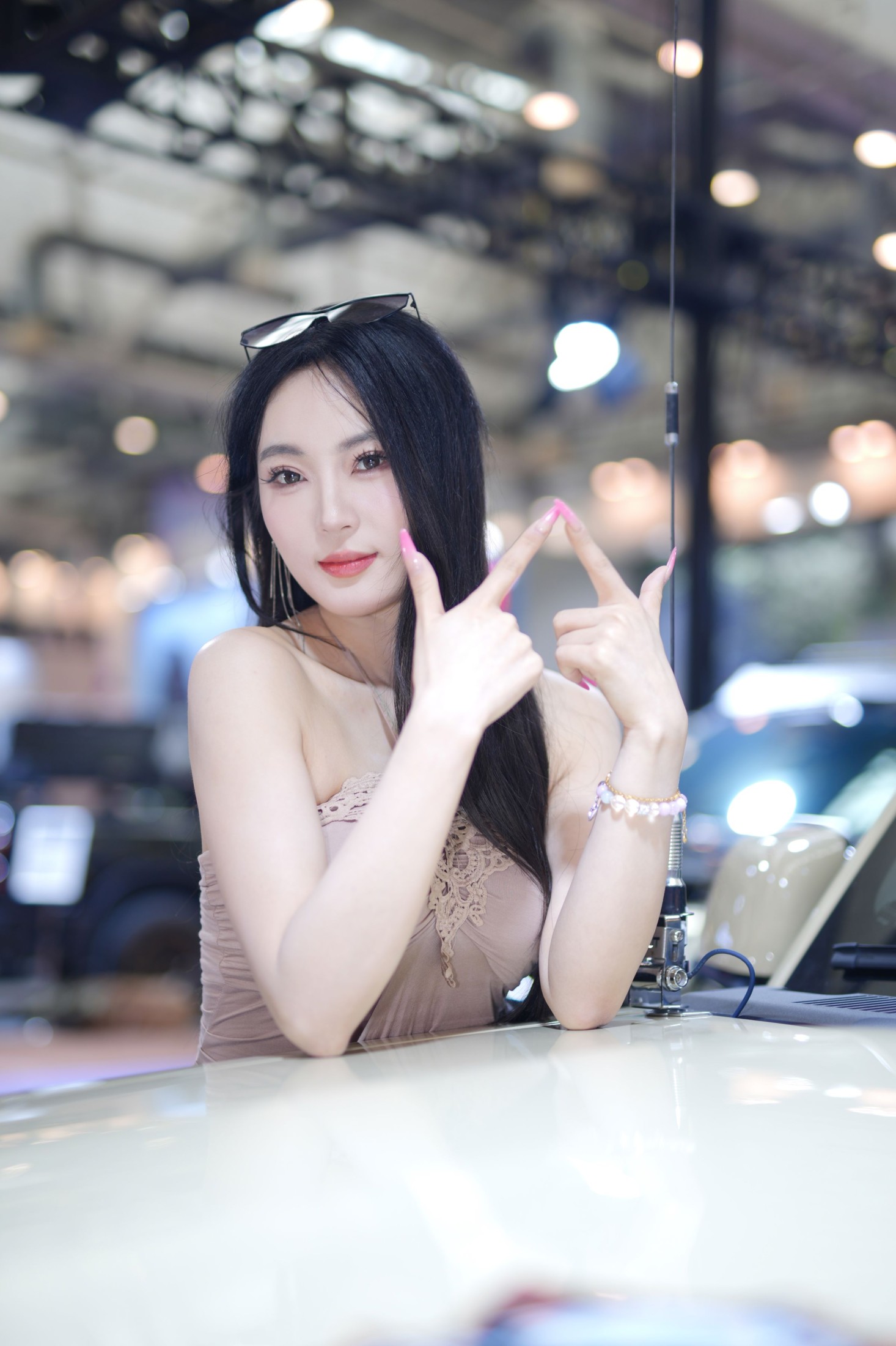 《硬派越野旁的温柔姐姐，一眼沦陷》[15P] 插图4