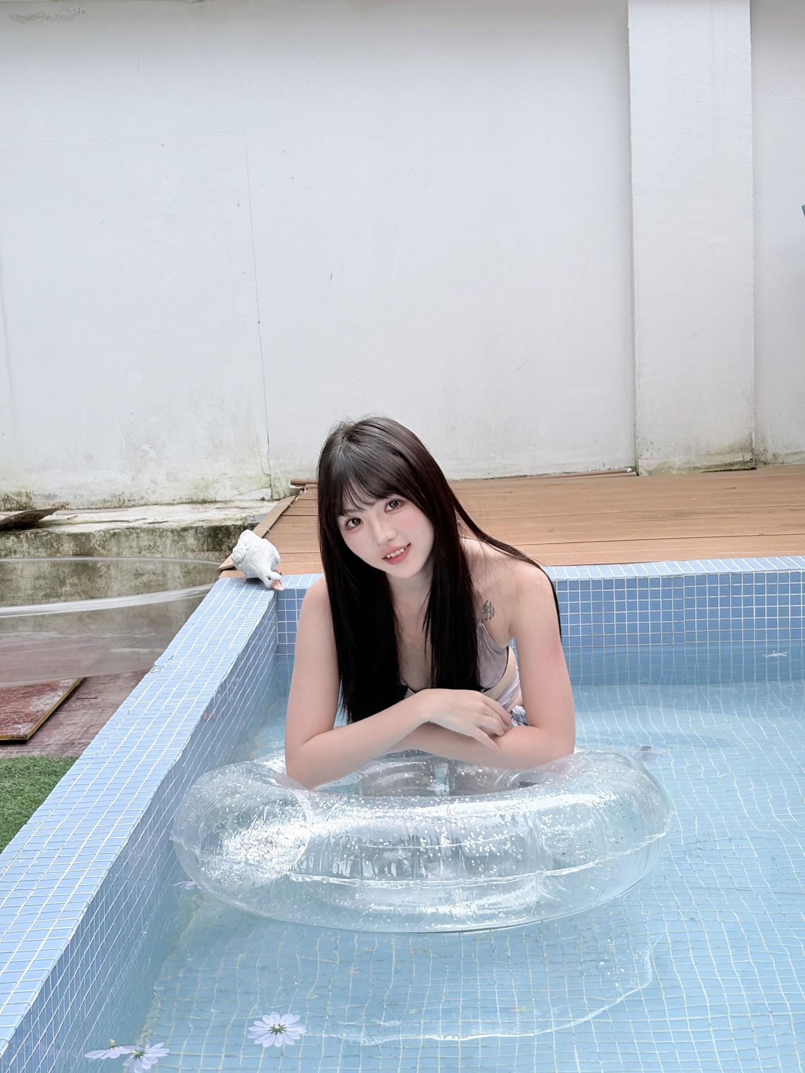 《泳池少女》[9P] 插图5