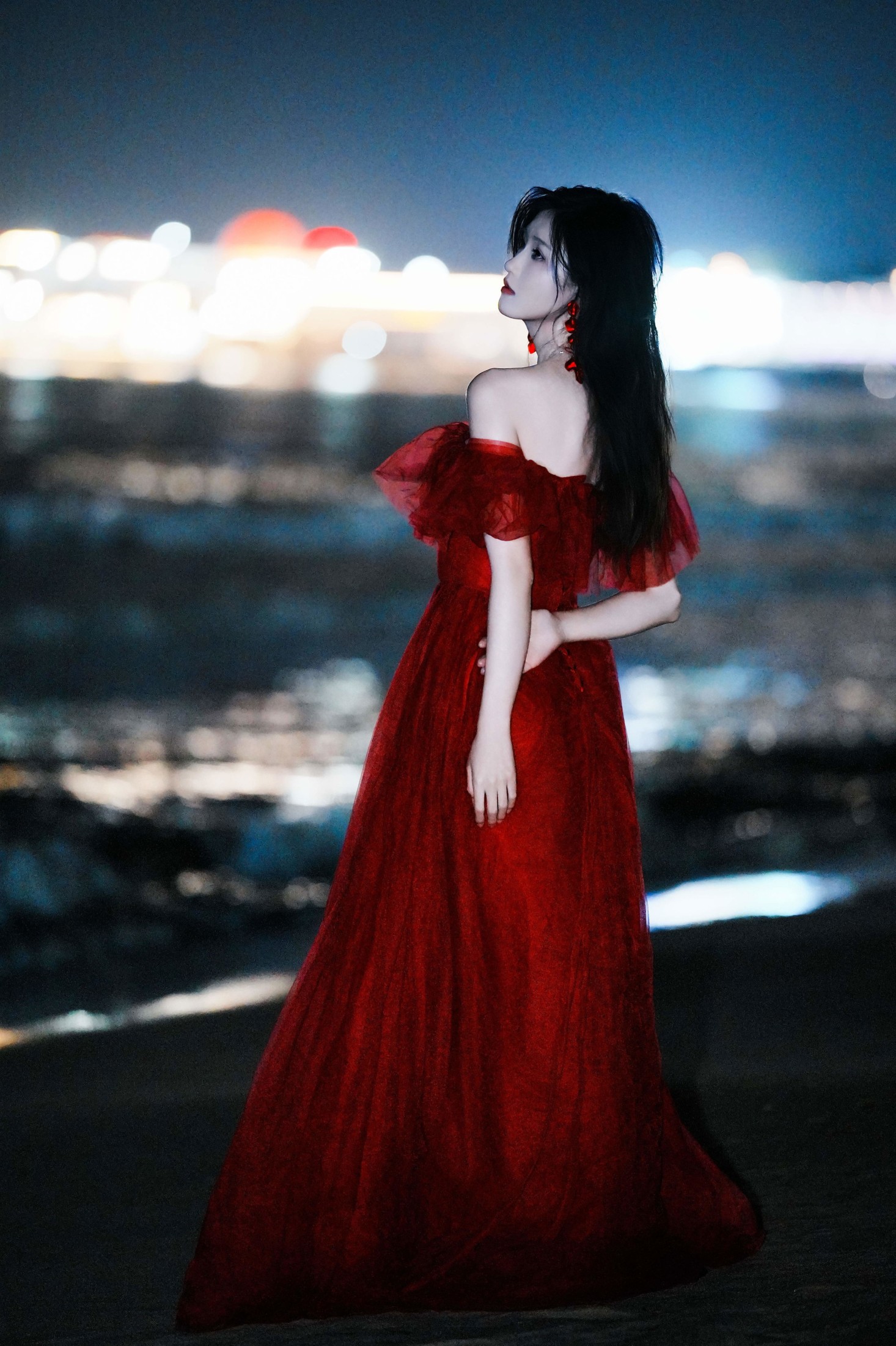 《深夜碧海，红纱美人赴一场海上夜景之约》[12P] 插图3