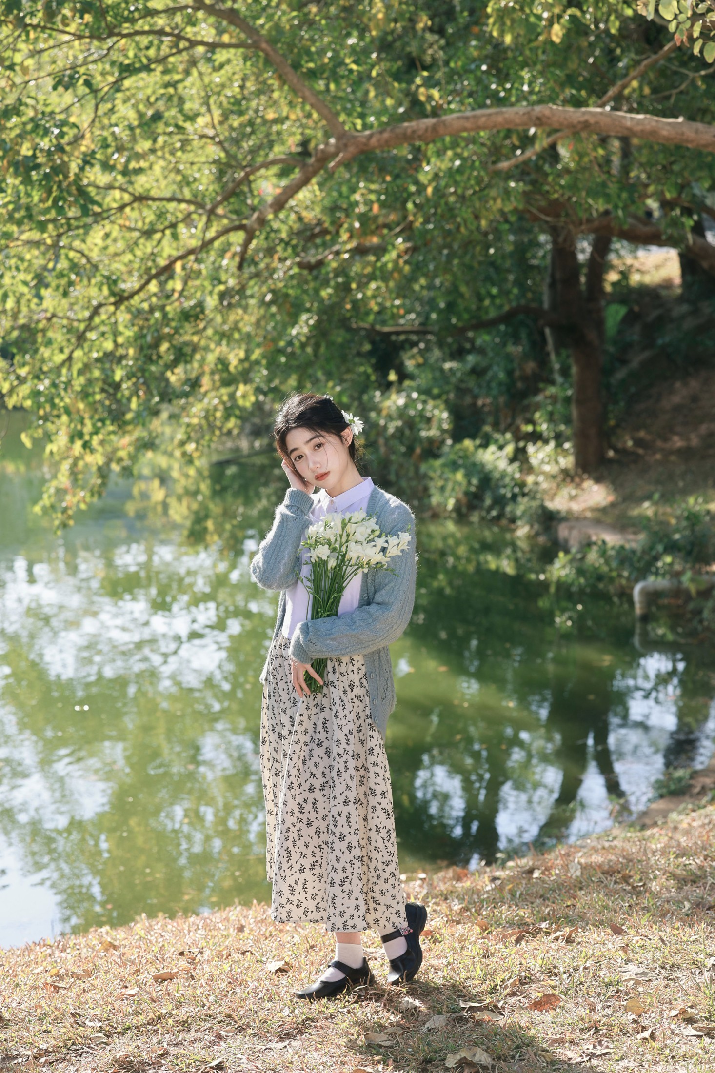 《湖畔、光与少女，藏在春日里的一首诗》[41P] 插图2
