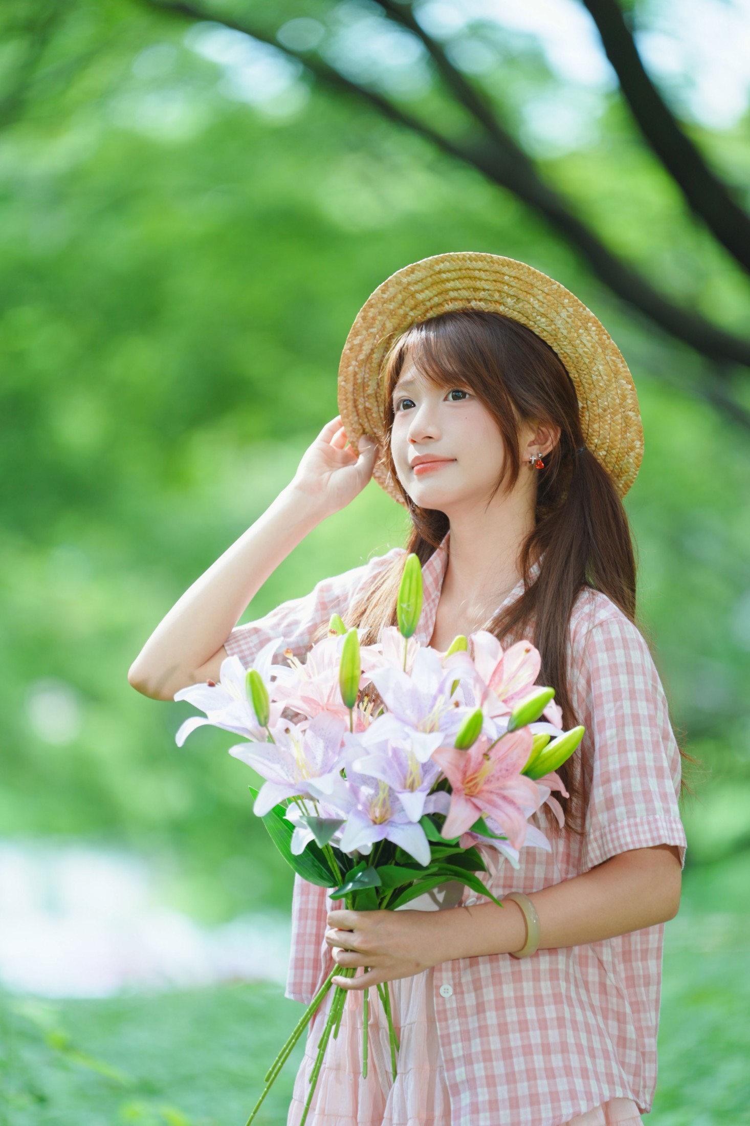 《夏天就要这样穿！粉白格纹配百合，治愈系数爆表！》[9P] 插图2