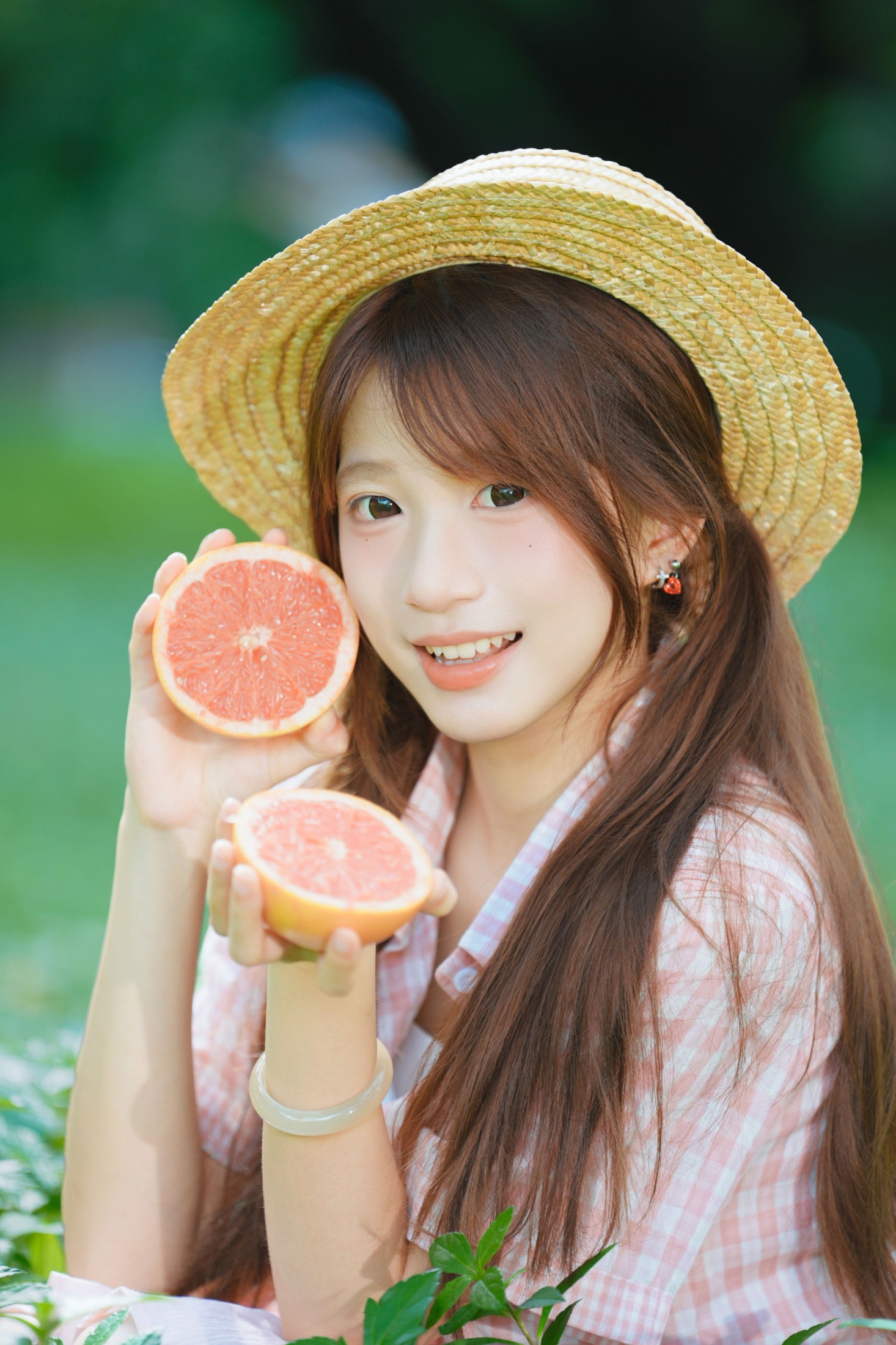 《夏天就要这样穿！粉白格纹配百合，治愈系数爆表！》[9P] 插图5