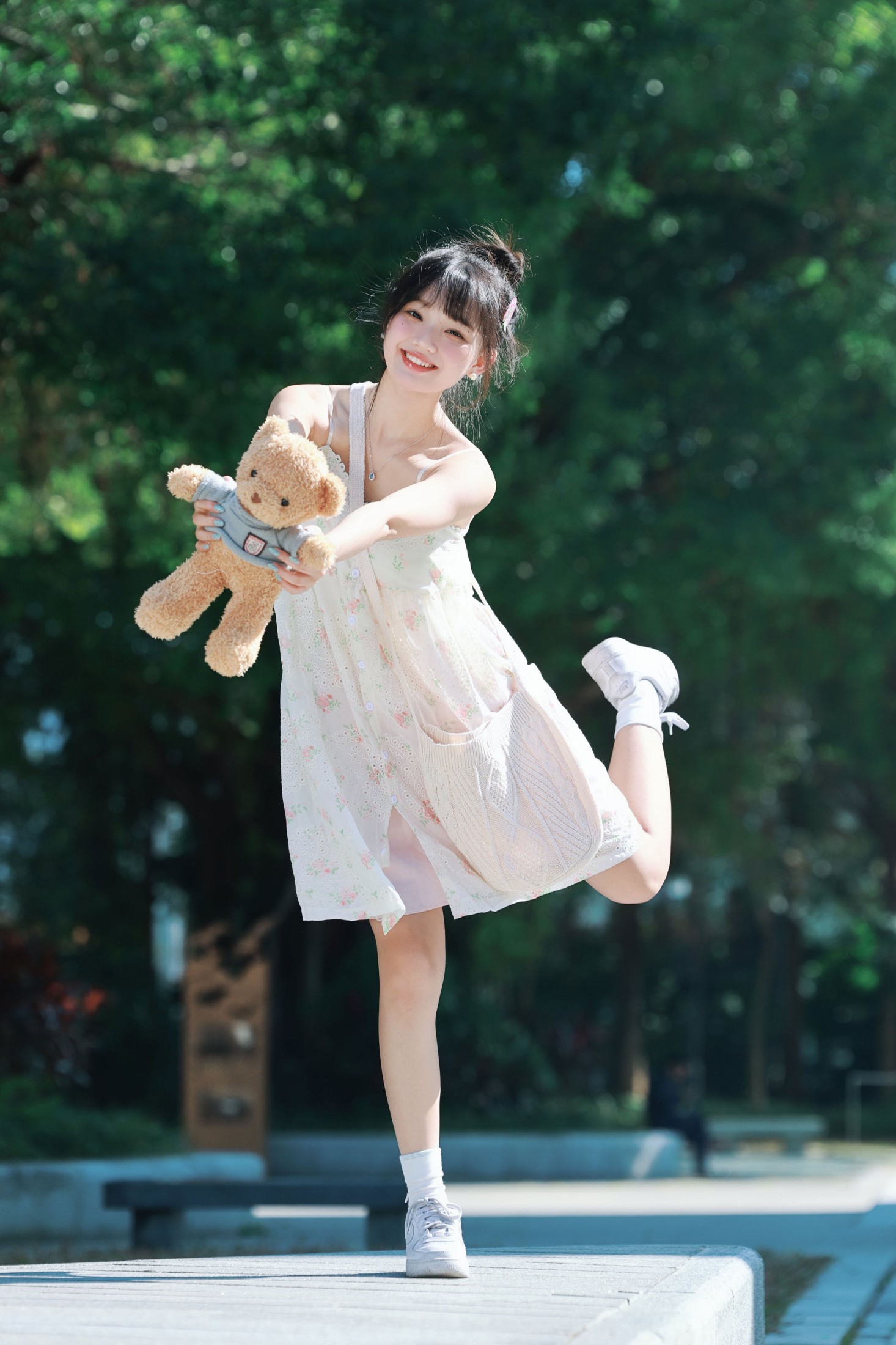 《夏日、小熊与她，藏在绿意里的温柔瞬间》[19P]-66COS