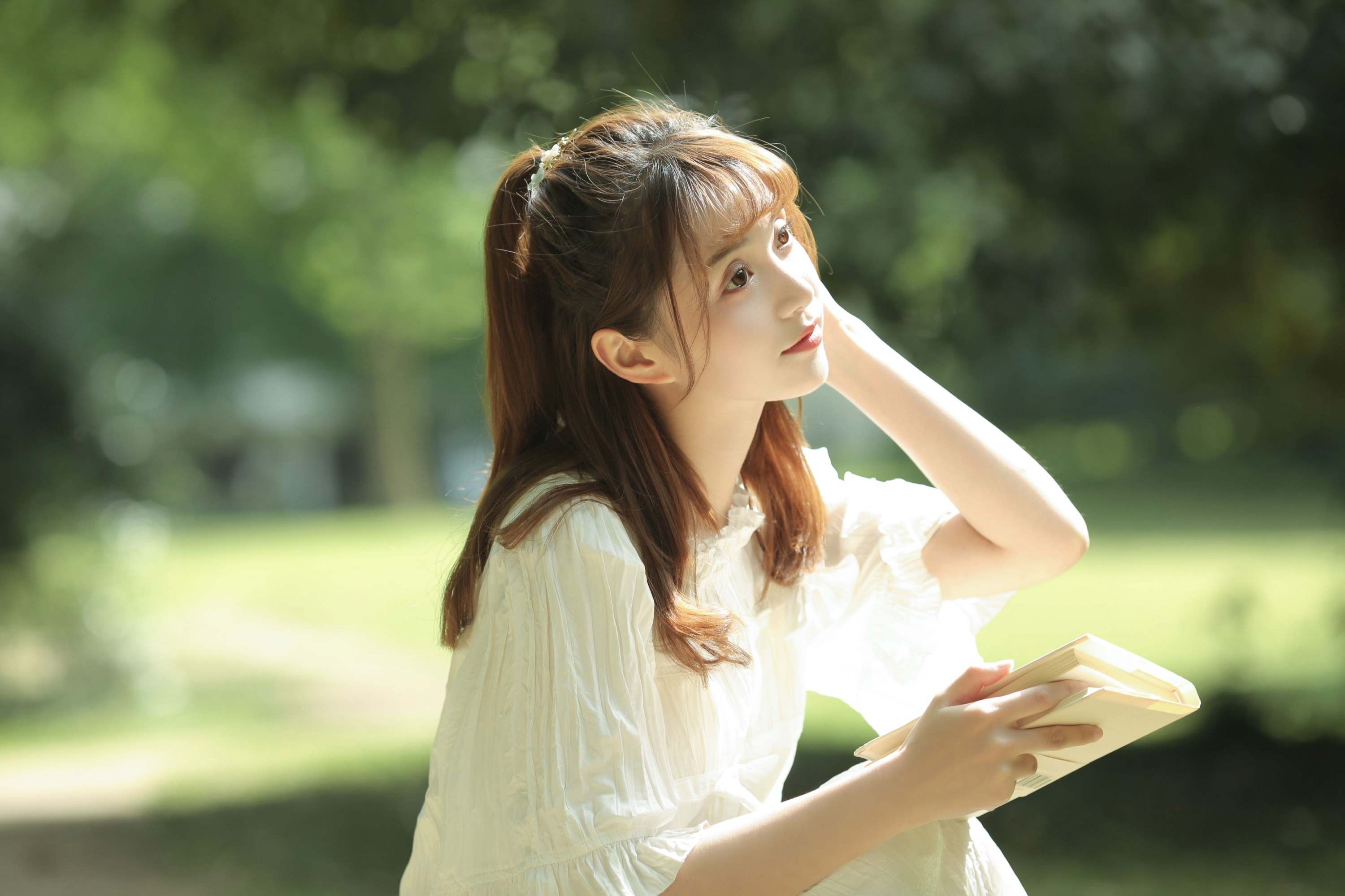 《你是拥有山川河海的神明，我是因与神明交错而发光的少女》[14P] 插图4